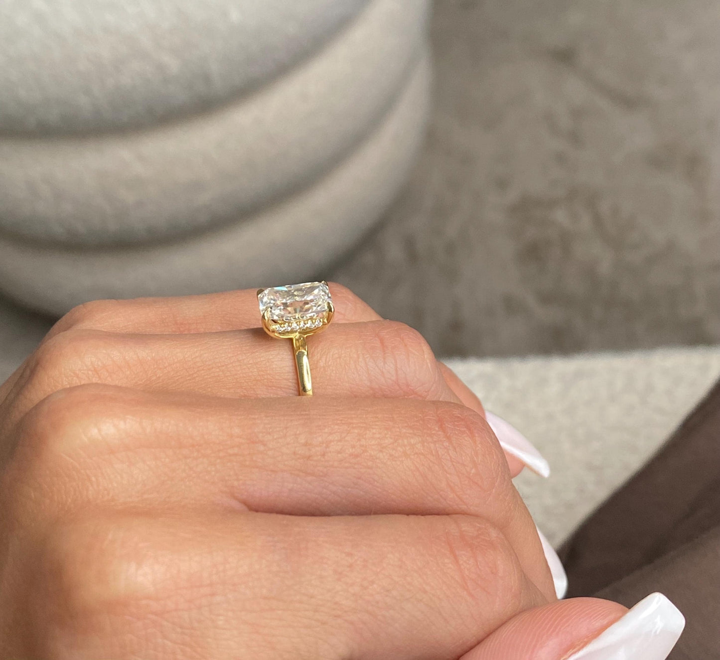 3 ct Anillo de Compromiso Solitario Corte Radiante con Halo Oculto