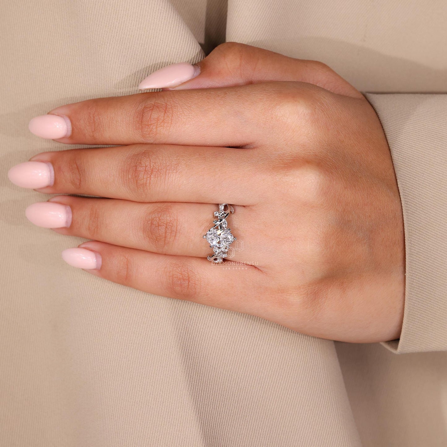 Aster — Anillo de Compromiso Diamante de Laboratorio Oval 1 ct Oro 14K