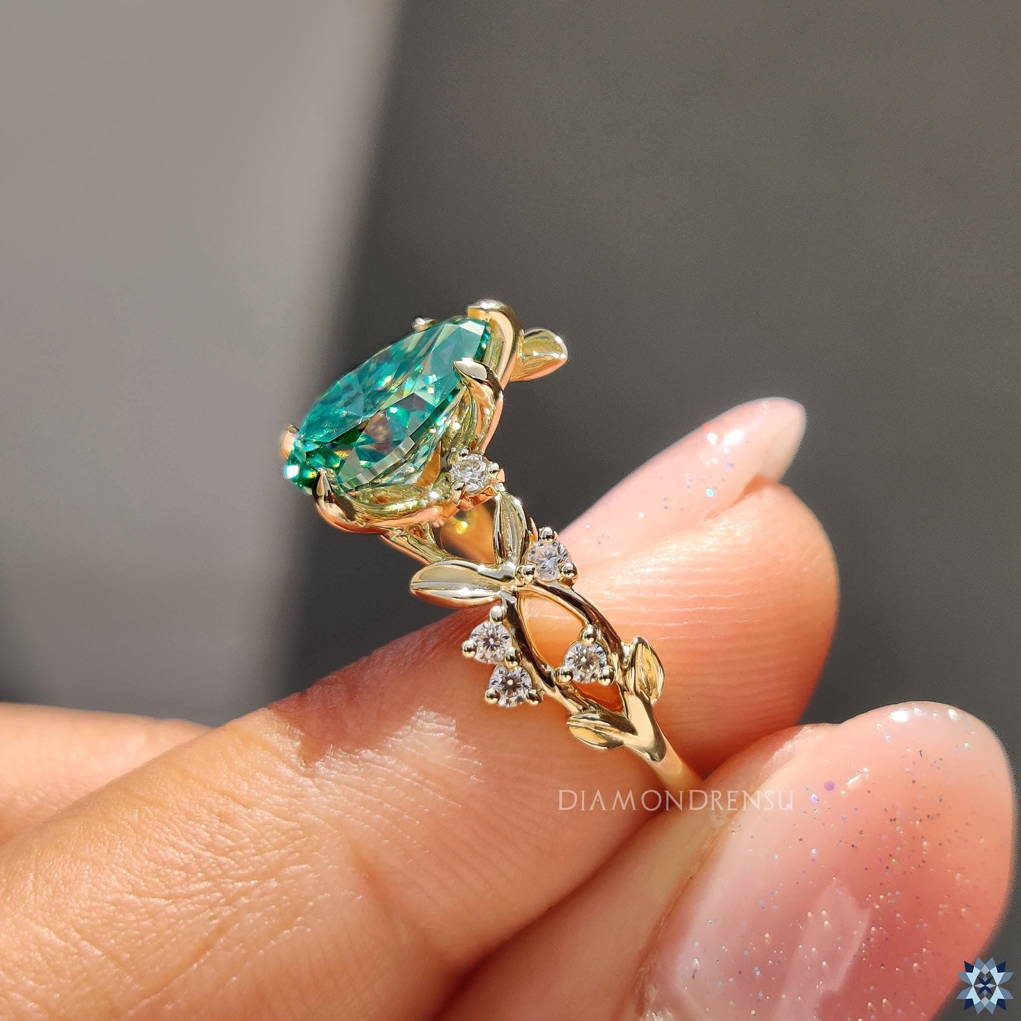 Espíritu del Bosque 1.55 ct Anillo de Compromiso de Diamante Verde Inspirado en la Naturaleza