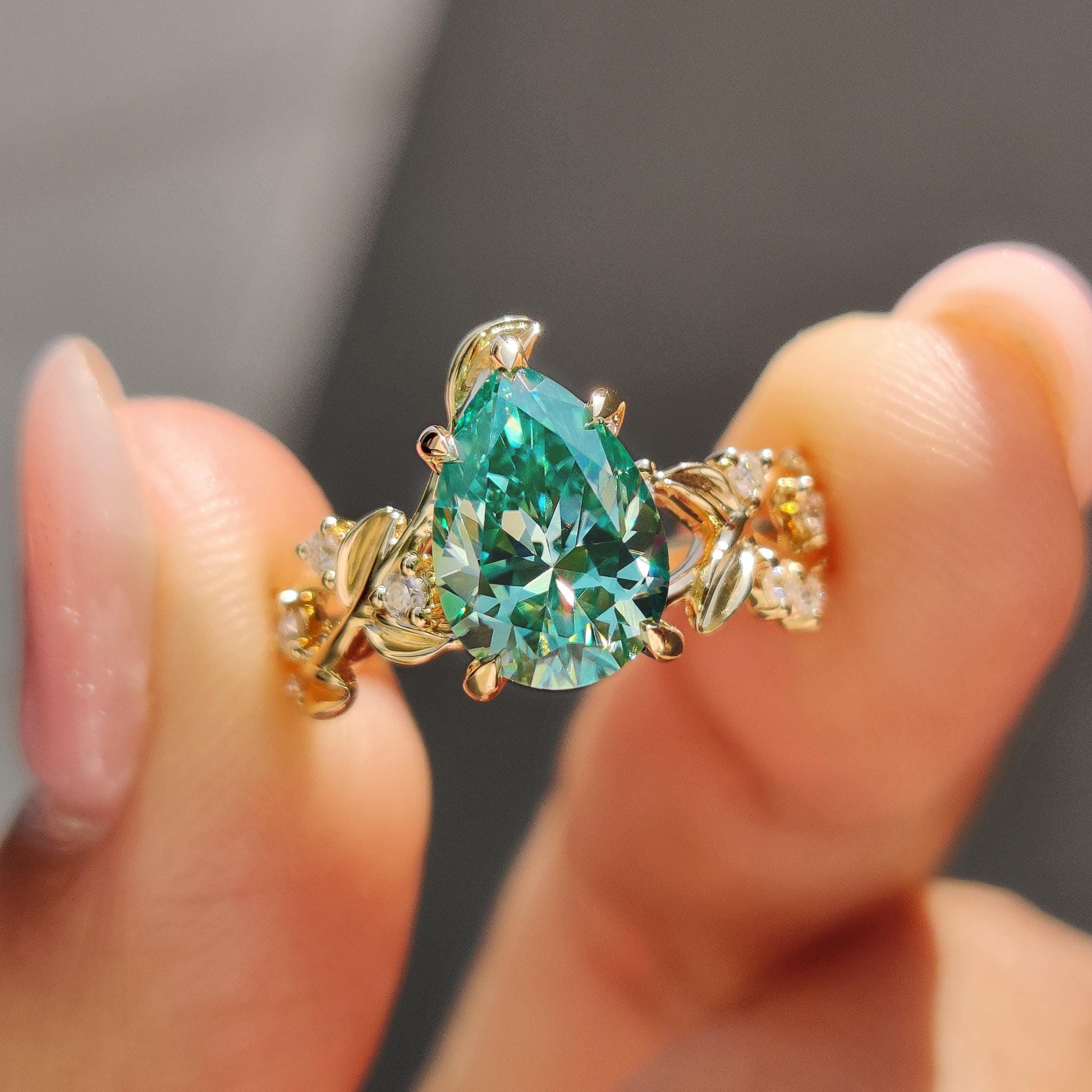 Espíritu del Bosque 1.55 ct Anillo de Compromiso de Diamante Verde Inspirado en la Naturaleza