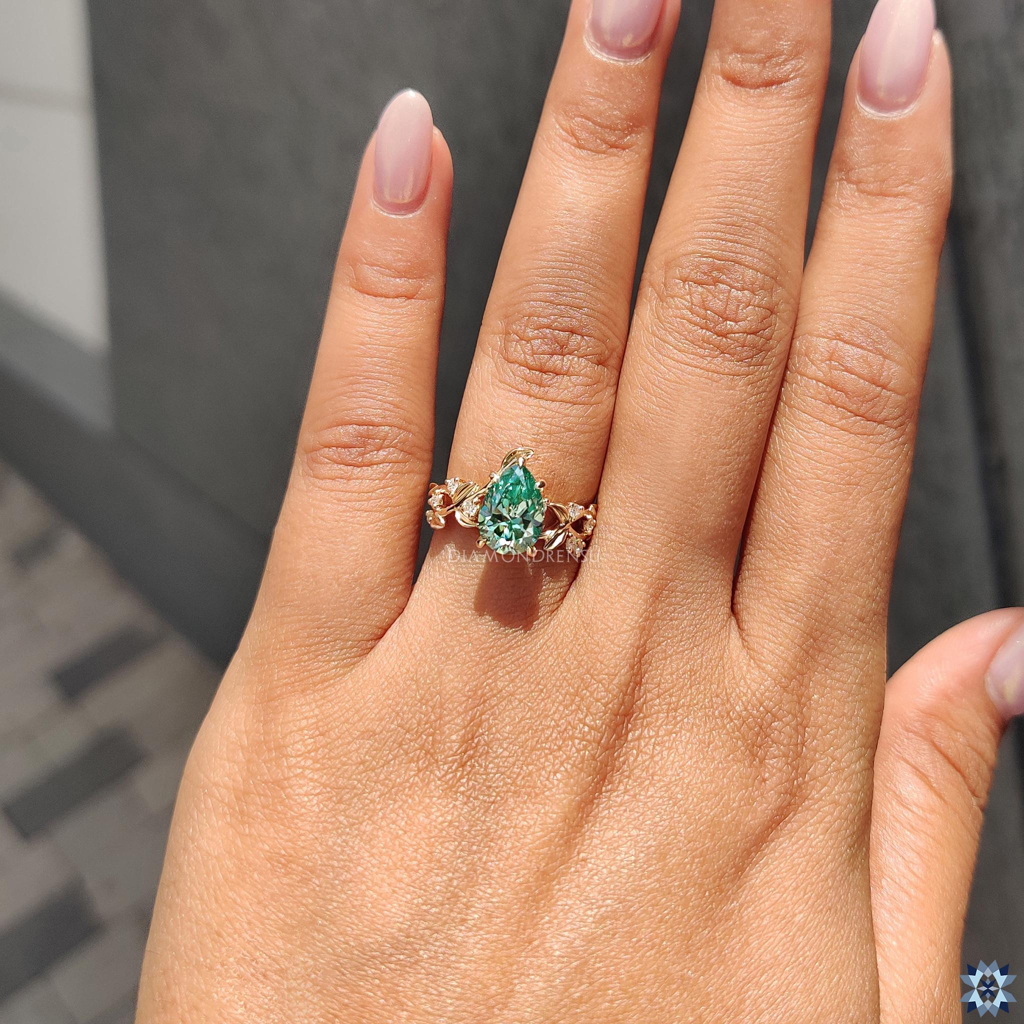 Espíritu del Bosque 1.55 ct Anillo de Compromiso de Diamante Verde Inspirado en la Naturaleza