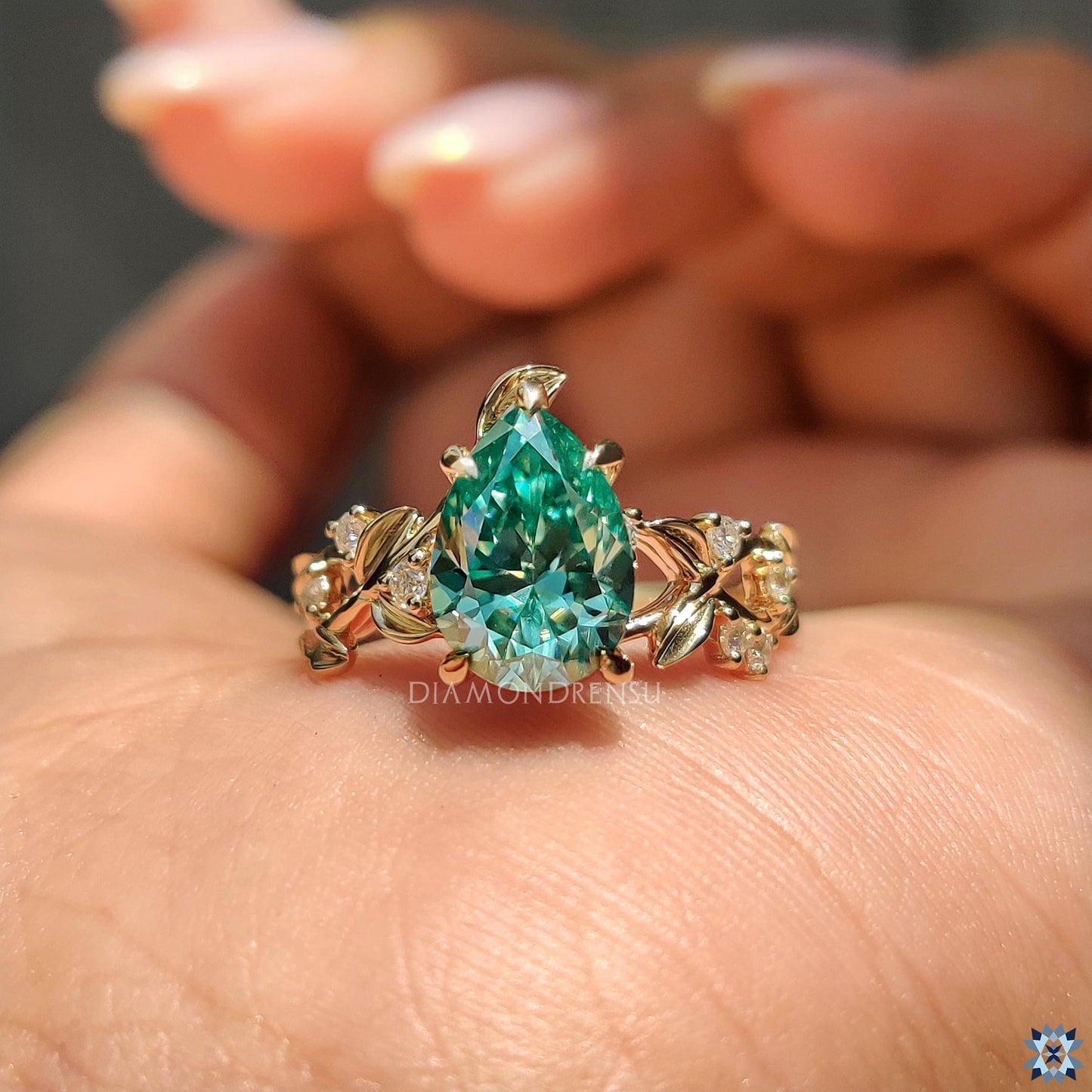 Cedrela — Anillo de Compromiso Diamante Verde 1.55 ct Oro 14K