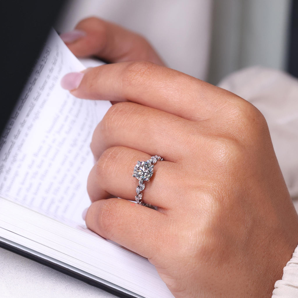 Haku Anillo de Compromiso con Diamante Redondo de 1.50ct Creado en Laboratorio: Diseño de Hoja de Vid