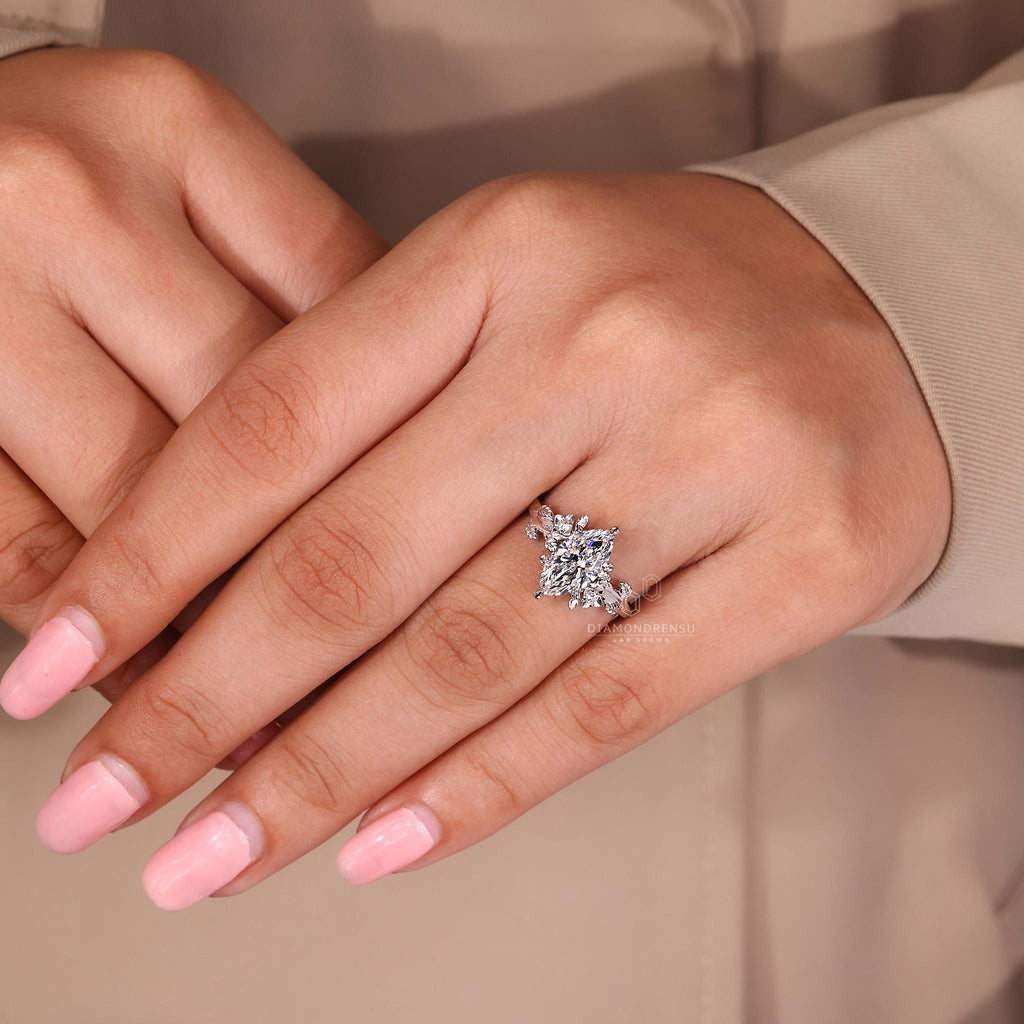 Azula 1 Quilate Anillo de Compromiso  Hojas y Pétalos de Oro Diamante de Laboratorio en Corte Marquise