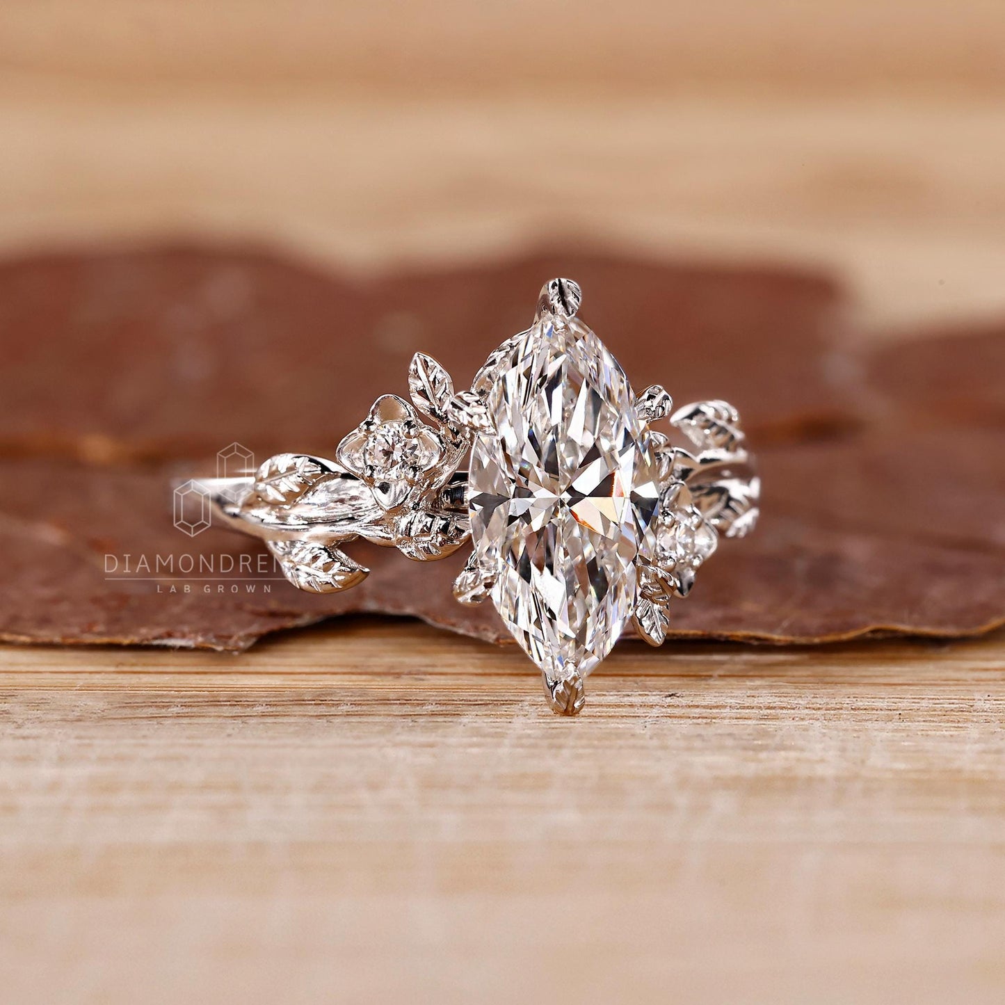 Petunia — Anillo de Compromiso Diamante de Laboratorio Marquise 1 ct Oro 14K