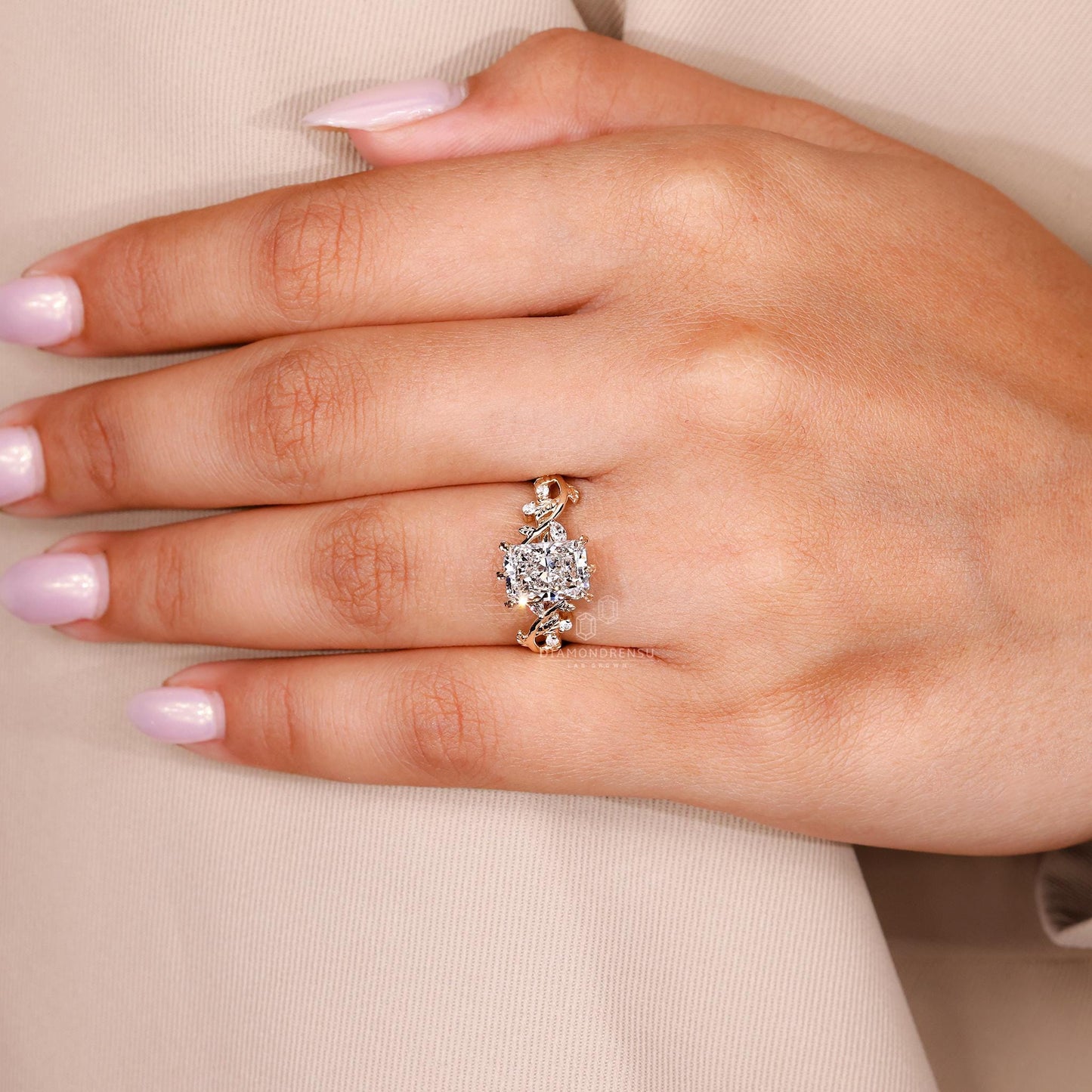 Orquídea — Anillo de Compromiso Diamante de Laboratorio Radiante 2 ct Oro 14K