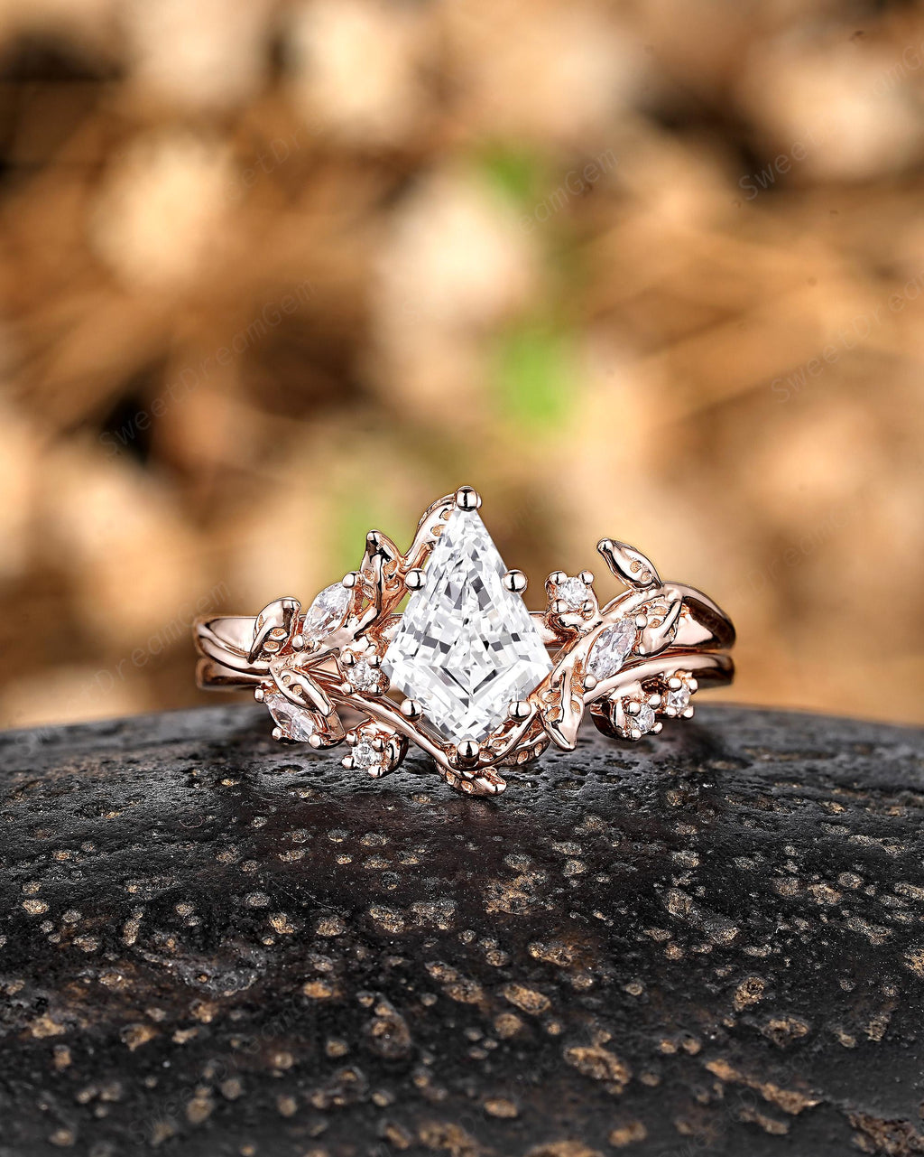 Juno Conjunto inspirado en la Naturaleza Anillo de Compromiso 1 Quilate + Argolla Diamantes de Laboratorio oro de 14 kilates