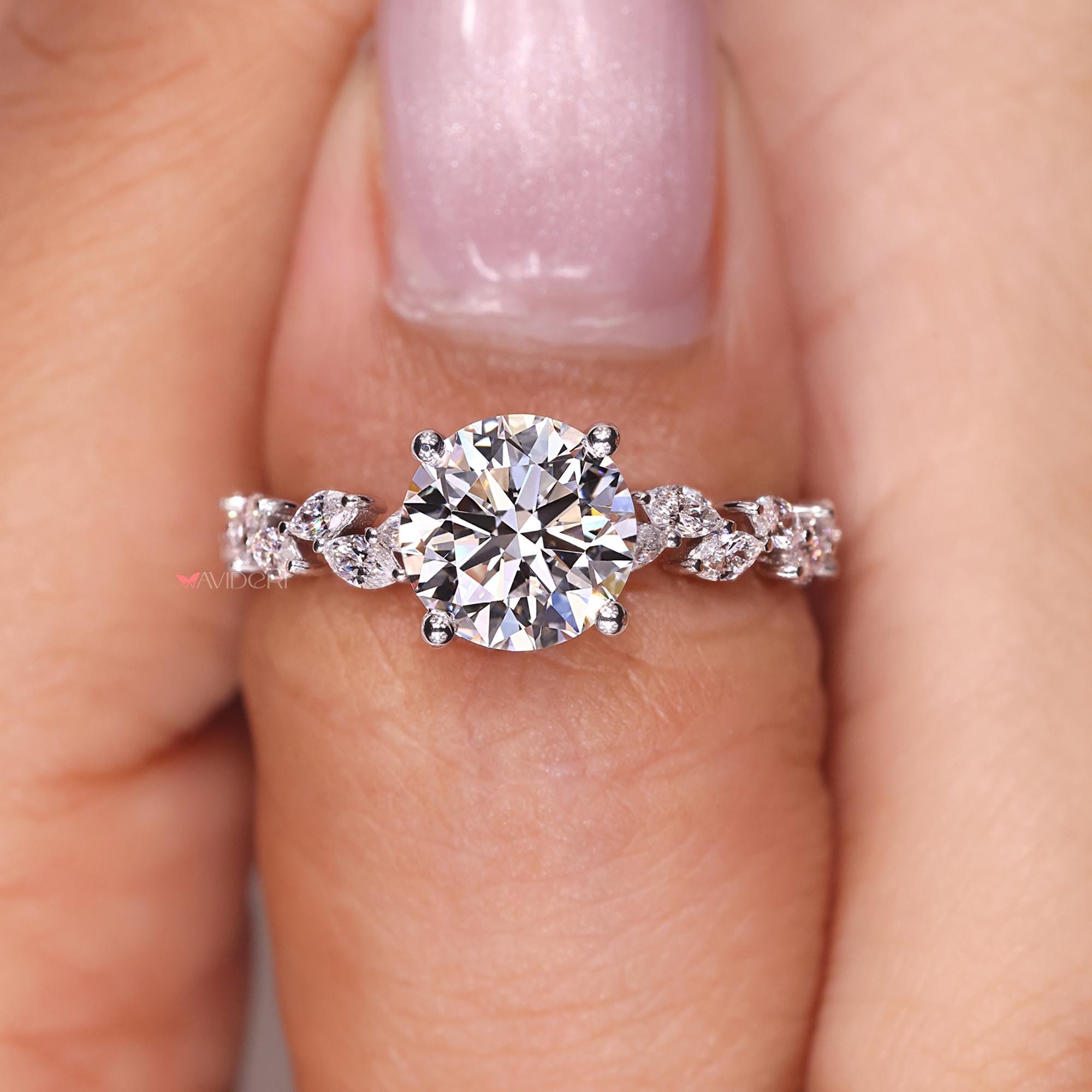 Haku Anillo de Compromiso con Diamante Redondo de 1.50ct Creado en Laboratorio: Diseño de Hoja de Vid