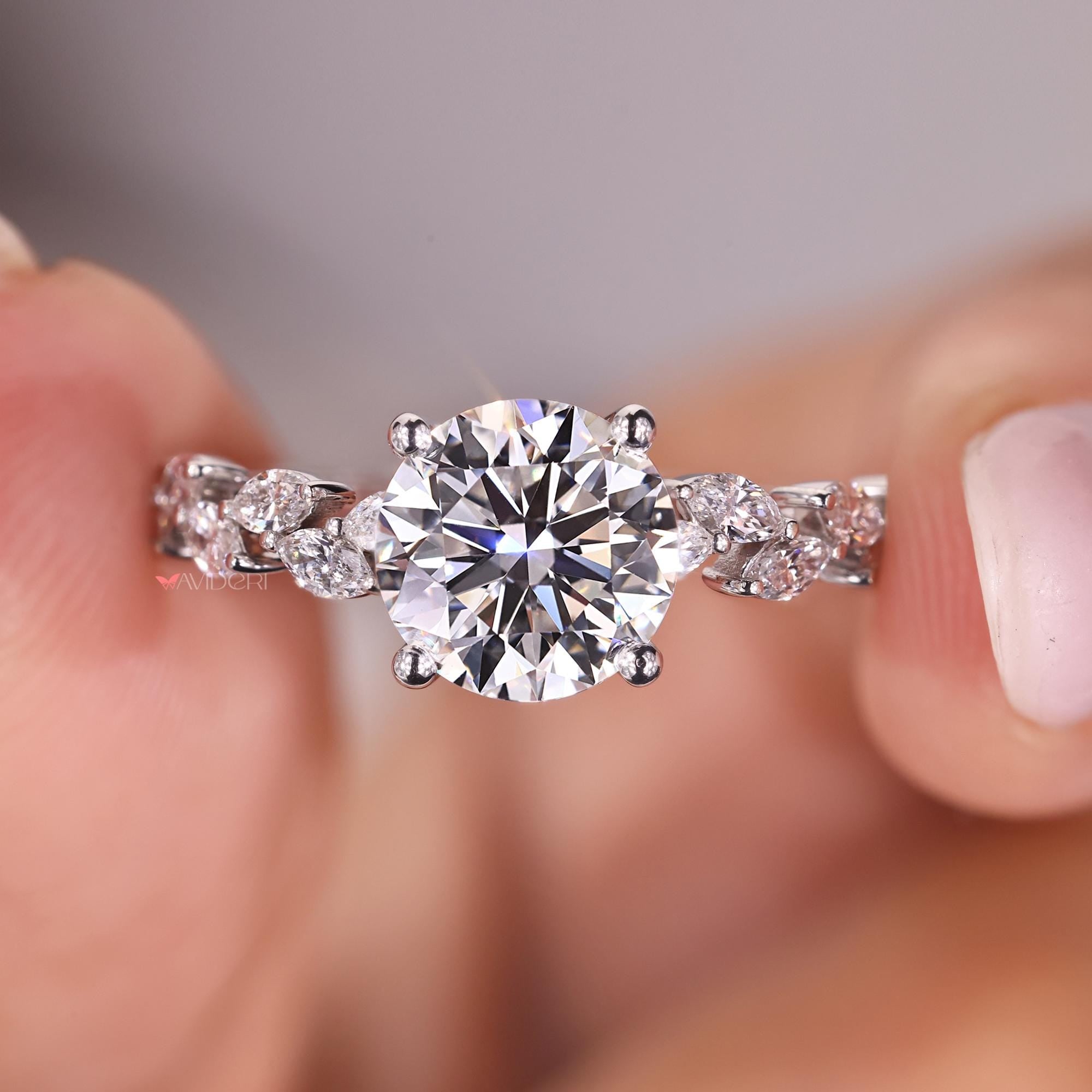 Haku Anillo de Compromiso con Diamante Redondo de 1.50ct Creado en Laboratorio: Diseño de Hoja de Vid