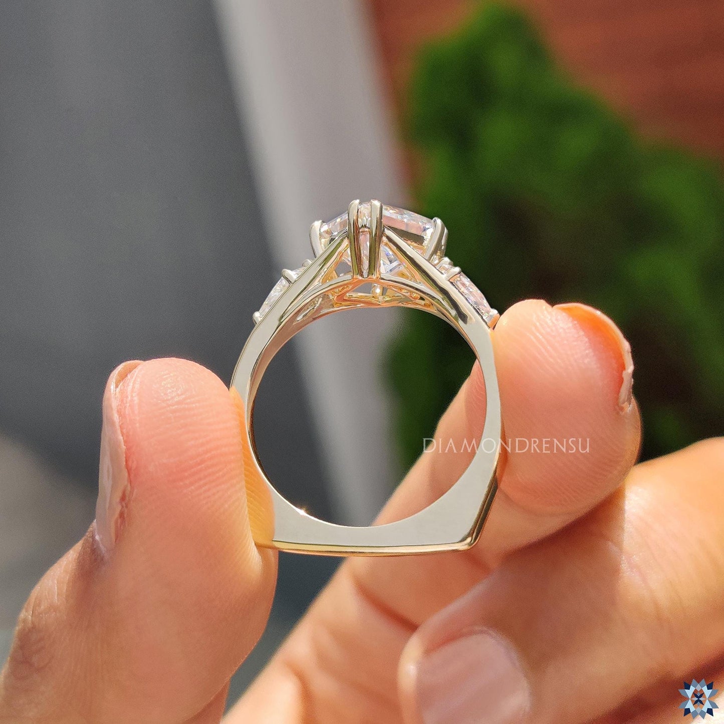 Narciso — Anillo de Compromiso Diamante de Laboratorio Princesa 3 Piedras Oro 14K