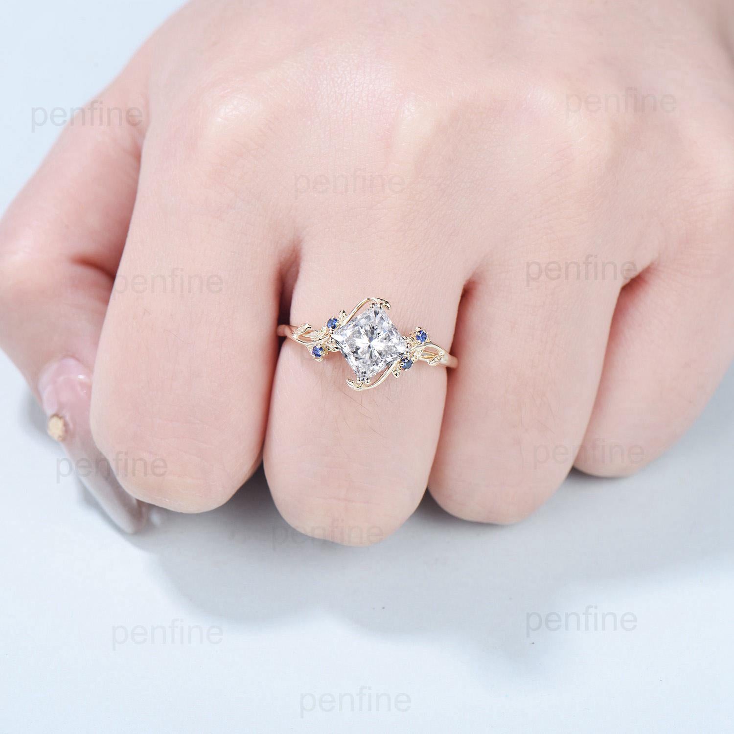 Neytiri Anillo de Compromiso con Diamante de Laboratorio Corte Princesa 2 Quilates en Oro de 14K