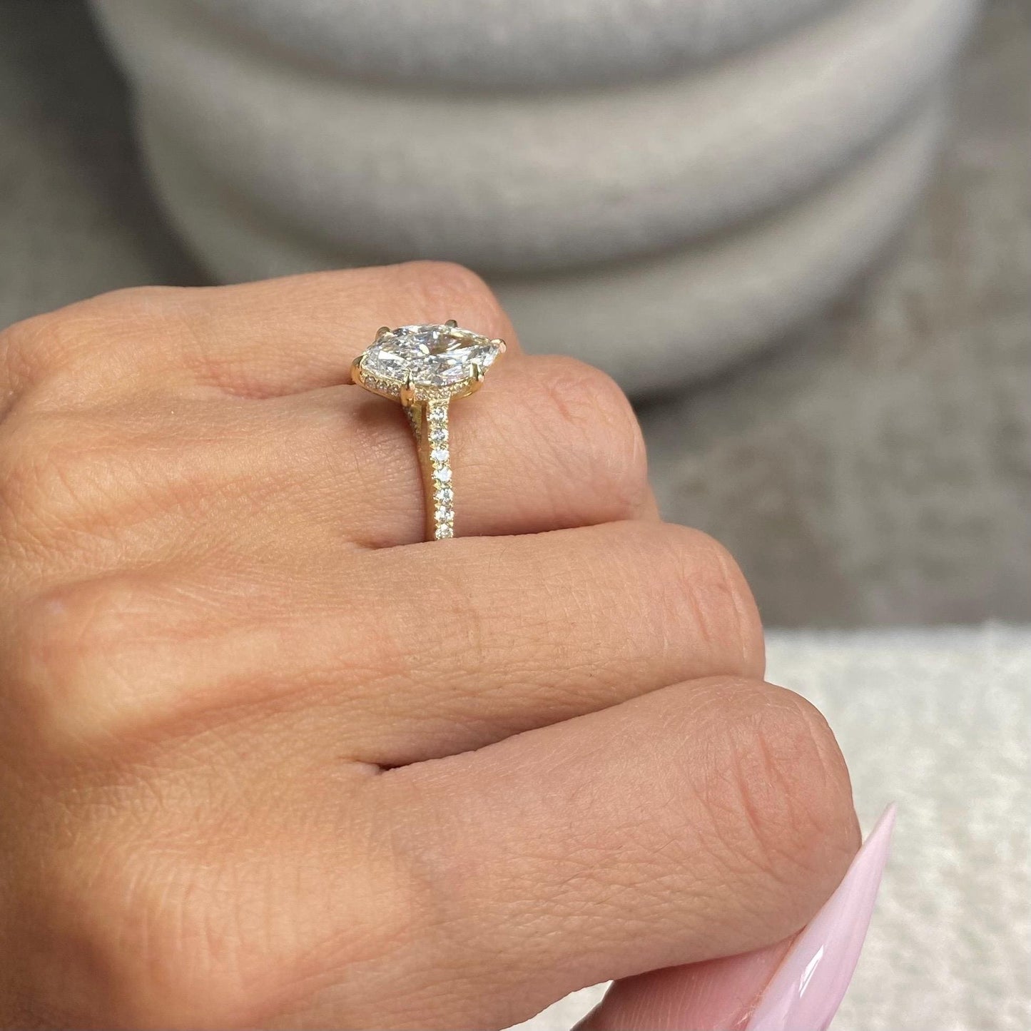 2.25 ct Anillo de Compromiso Marquise con Diamante Lab-Grown · Halo Oculto y Acentos Pavé