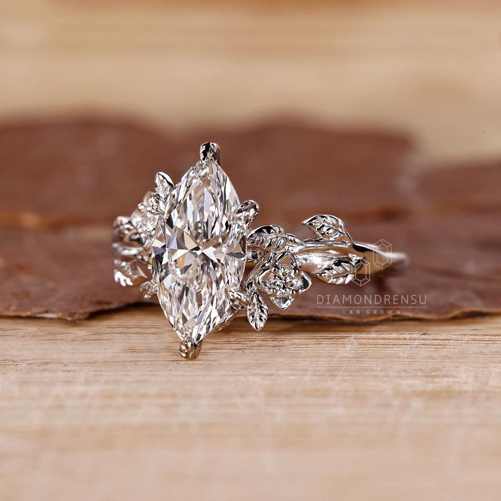 Azula 1 Quilate Anillo de Compromiso  Hojas y Pétalos de Oro Diamante de Laboratorio en Corte Marquise