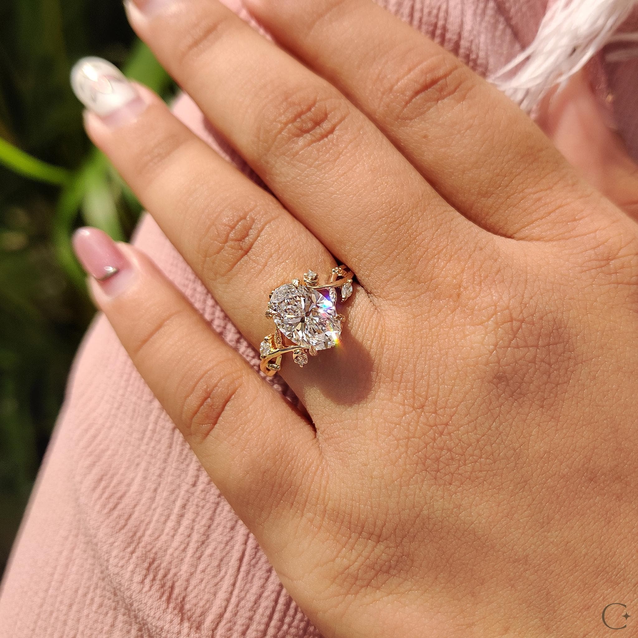 Arwen Anillo Inspirado en la Naturaleza de Diamante de Laboratorio Ovalado 3 Quilates