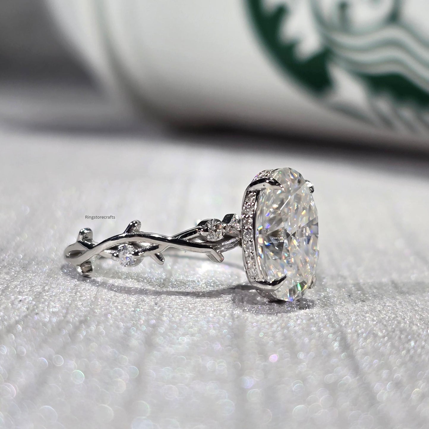 Begonia — Anillo de Compromiso Diamante de Laboratorio Oval 2.5 ct Oro 14K