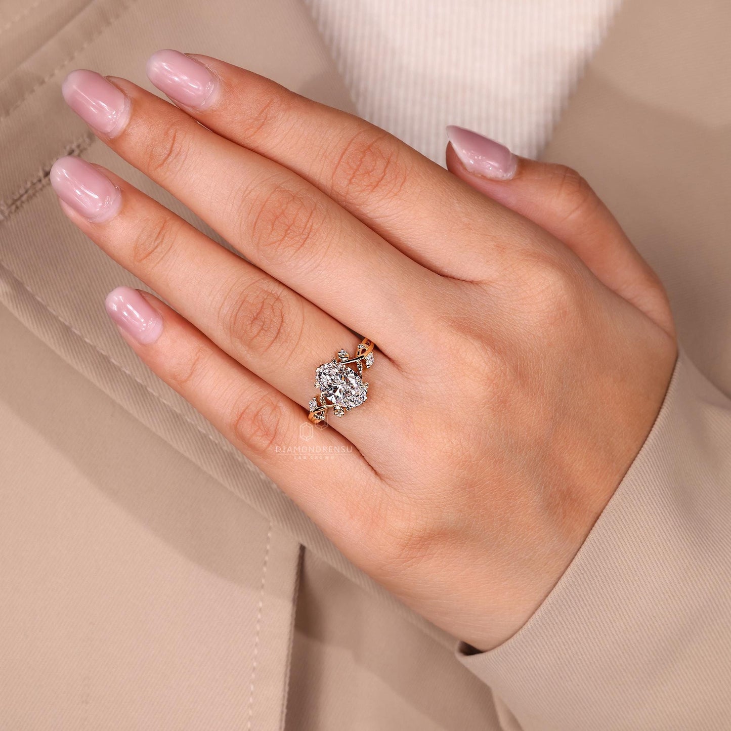 Ciclamen — Anillo de Compromiso Diamante de Laboratorio Oval 3 ct Oro 14K