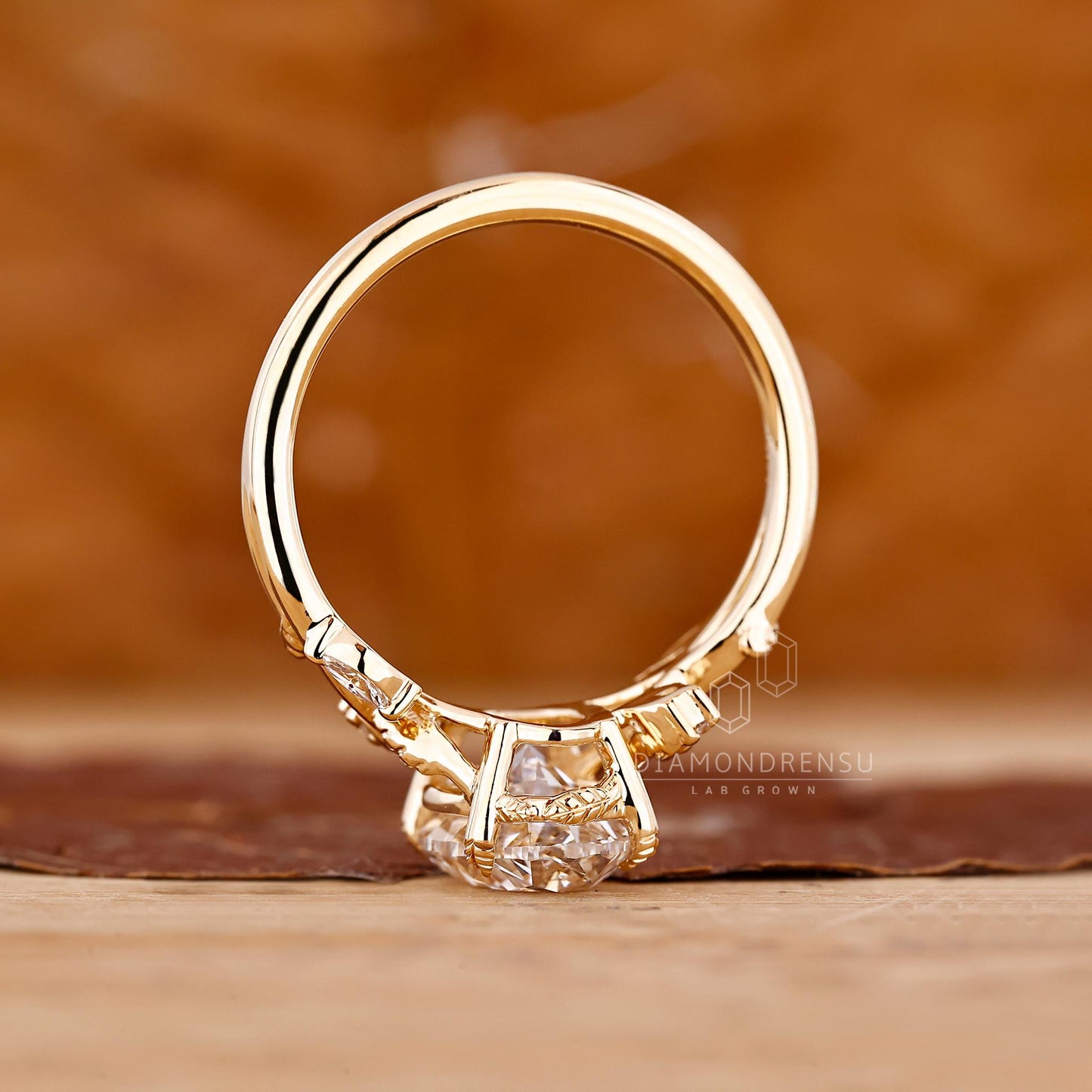 Ciclamen — Anillo de Compromiso Diamante de Laboratorio Oval 3 ct Oro 14K