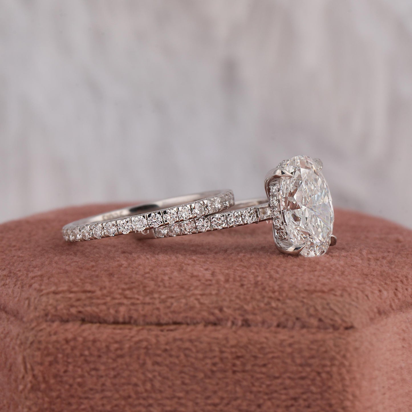2 ct Anillo+ Argolla Set de Compromiso con Diamante Ovalado Lab-Grown