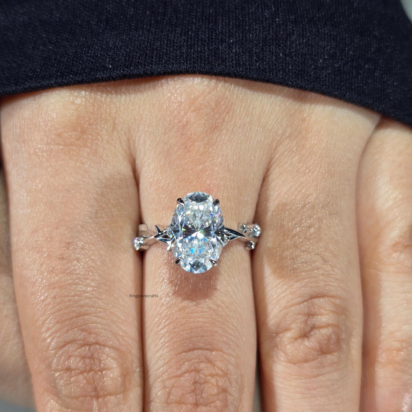 Begonia — Anillo de Compromiso Diamante de Laboratorio Oval 2.5 ct Oro 14K