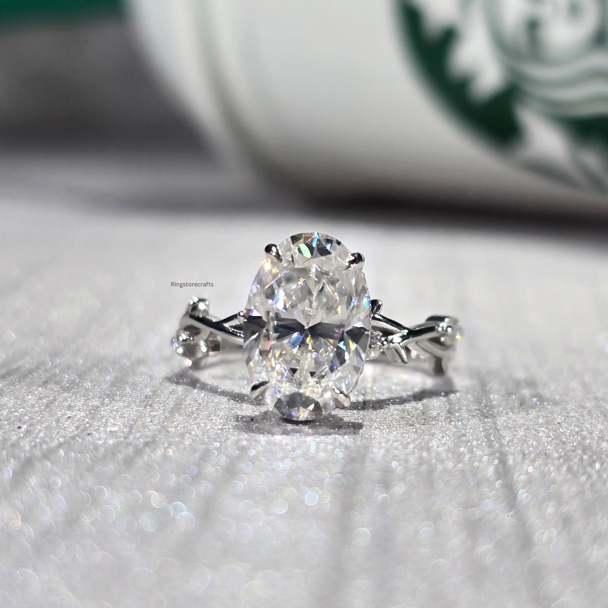 Seraphina Anillo con Patrón de Vides Florales y Diamante lab Oval 2.5 Ct