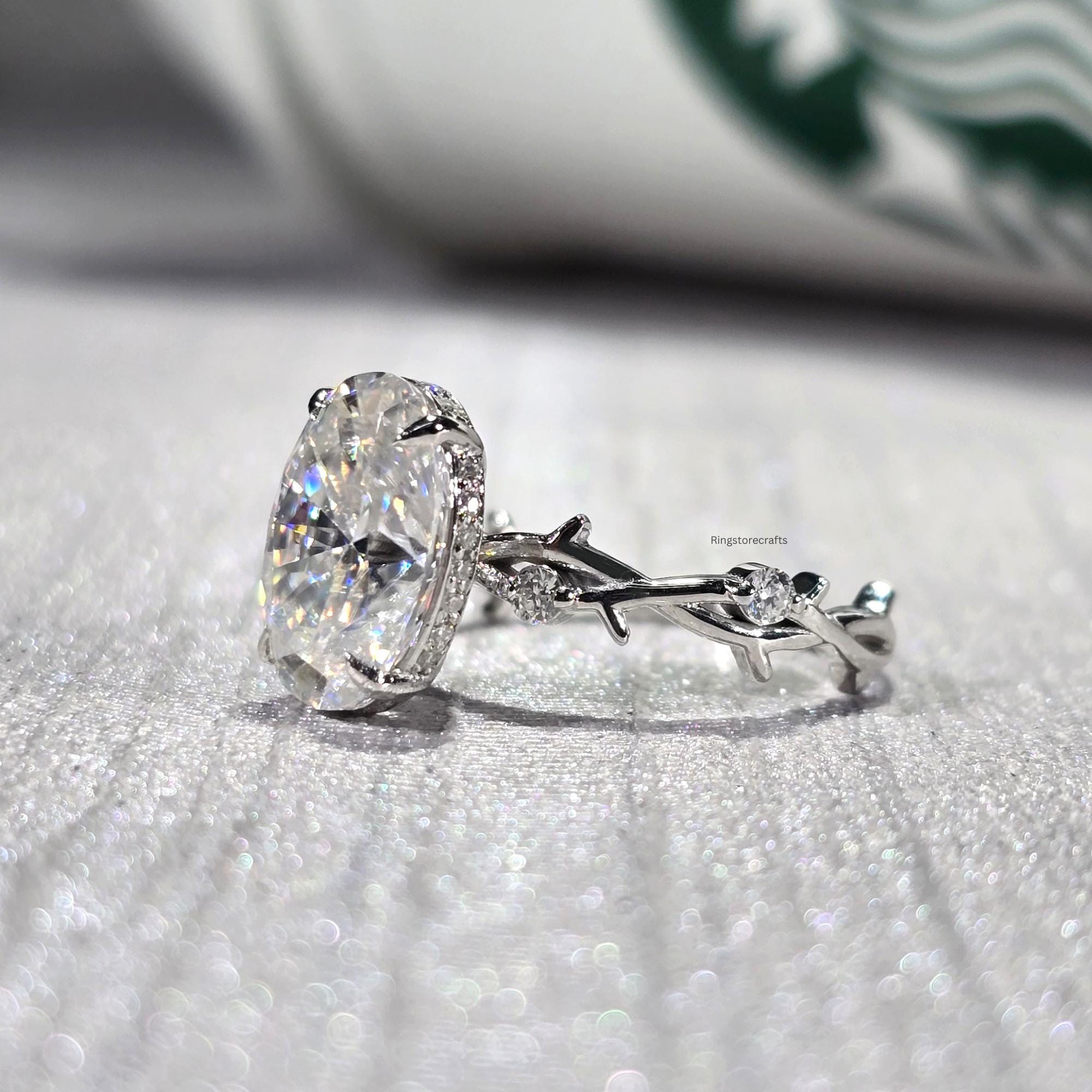 Seraphina Anillo con Patrón de Vides Florales y Diamante lab Oval 2.5 Ct