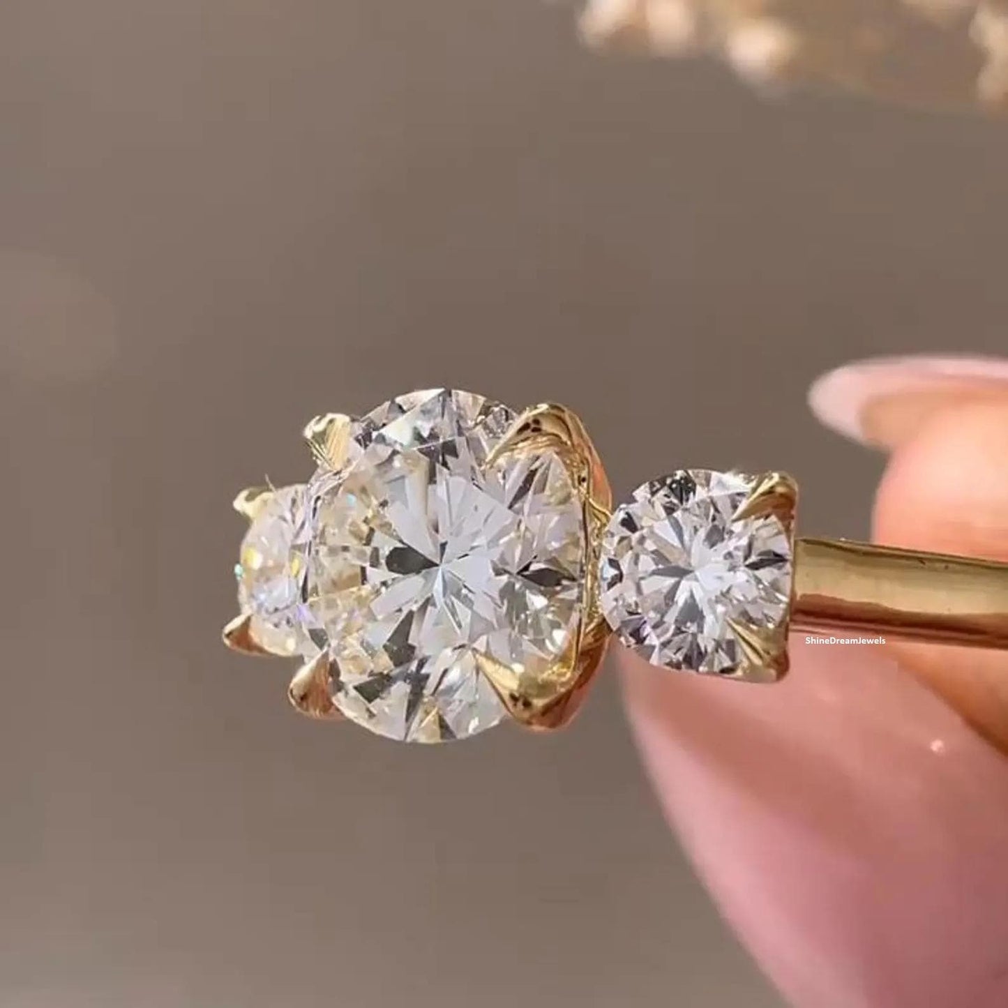 1.50 ct Anillo de Compromiso Catedral Tulipán Tres Piedras Corte Redondo