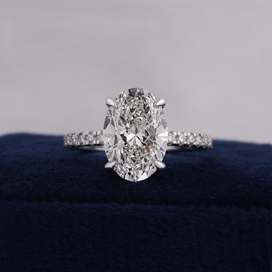 5 ct Anillo de Compromiso con Diamante Ovalado Lab-Grown Halo Oculto y Banda Pavé