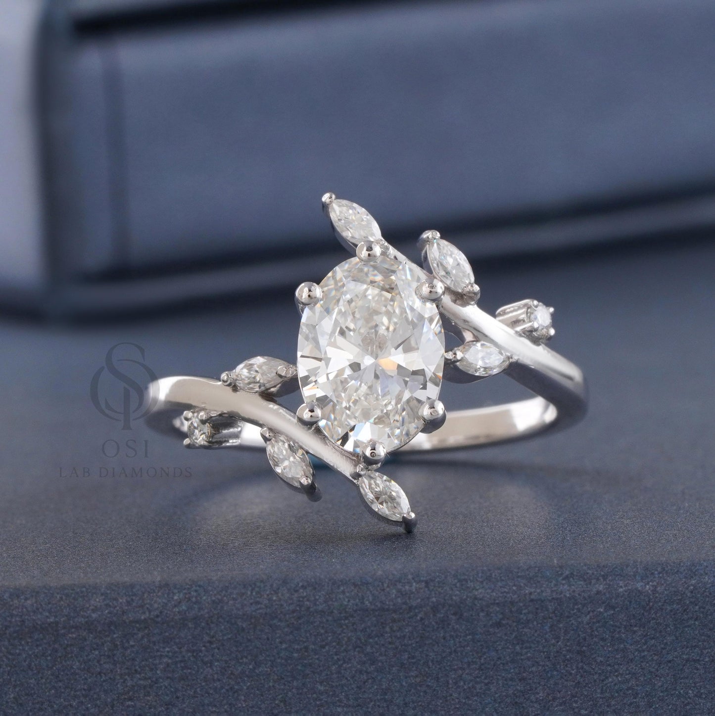 Almendra — Anillo de Compromiso Diamante de Laboratorio Oval 1.50 ct Oro 14K