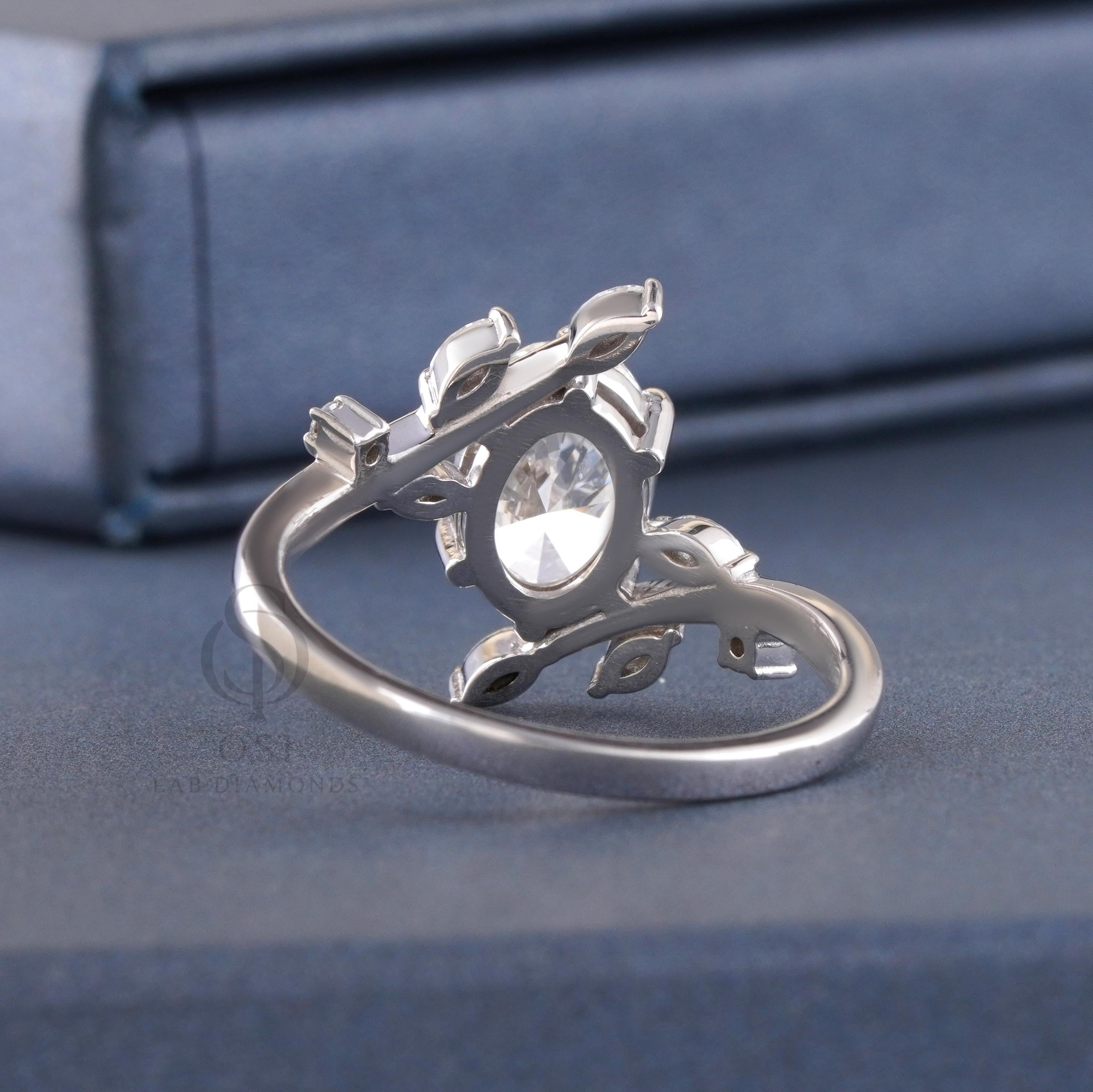 Aurora Anillo de Compromiso de Diamante Ovalado Creado en Laboratorio de 1.50ct: Solitario de Hoja y Vid