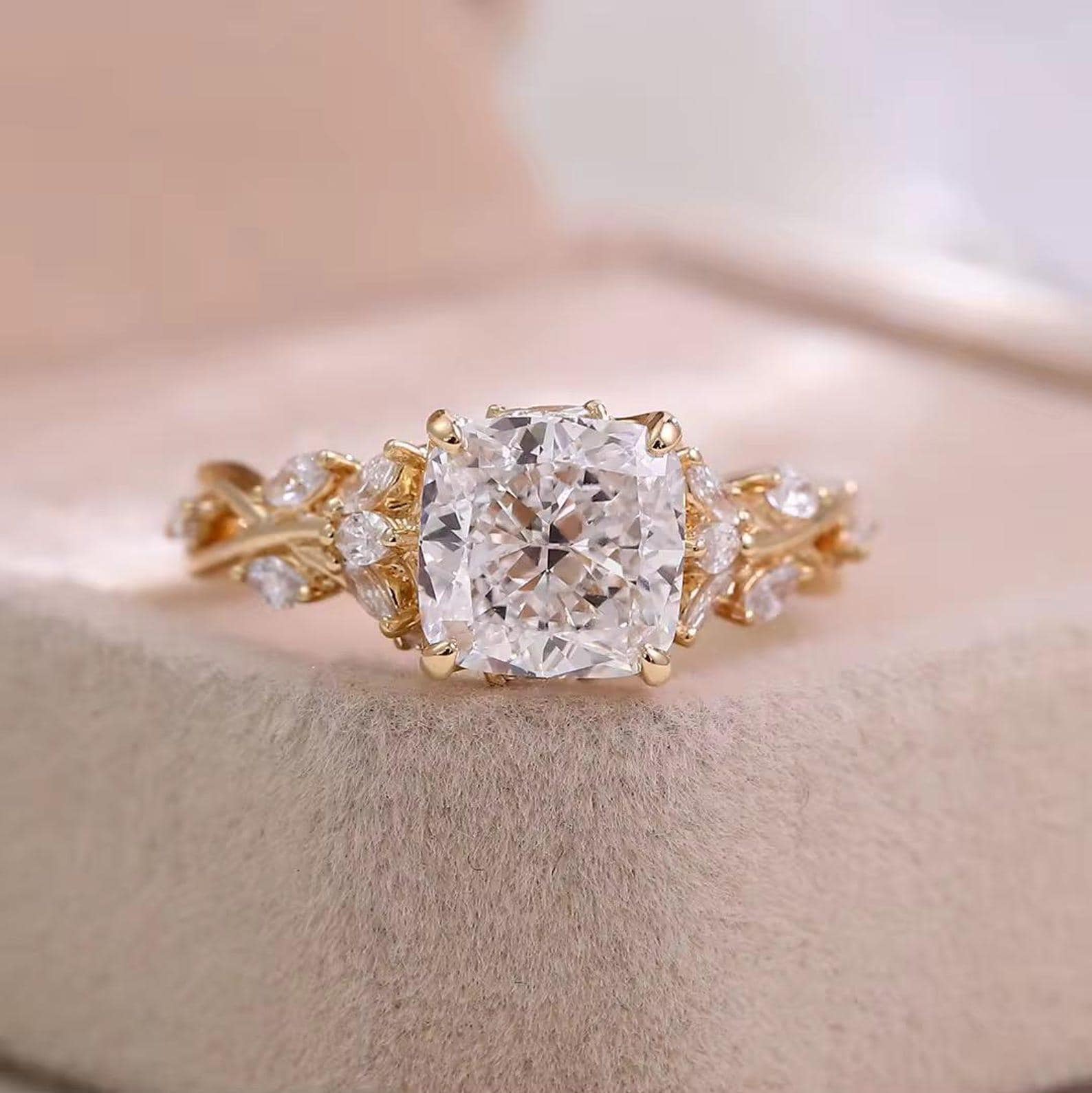 Kira Anillo de Corte Cojín y Marquesa de 2.60 CTW, Diamante de Laboratorio Certificado IGI, Anillo de Oro Amarillo de 14K Inspirado en Hojas, Opción de Moissanita Disponible