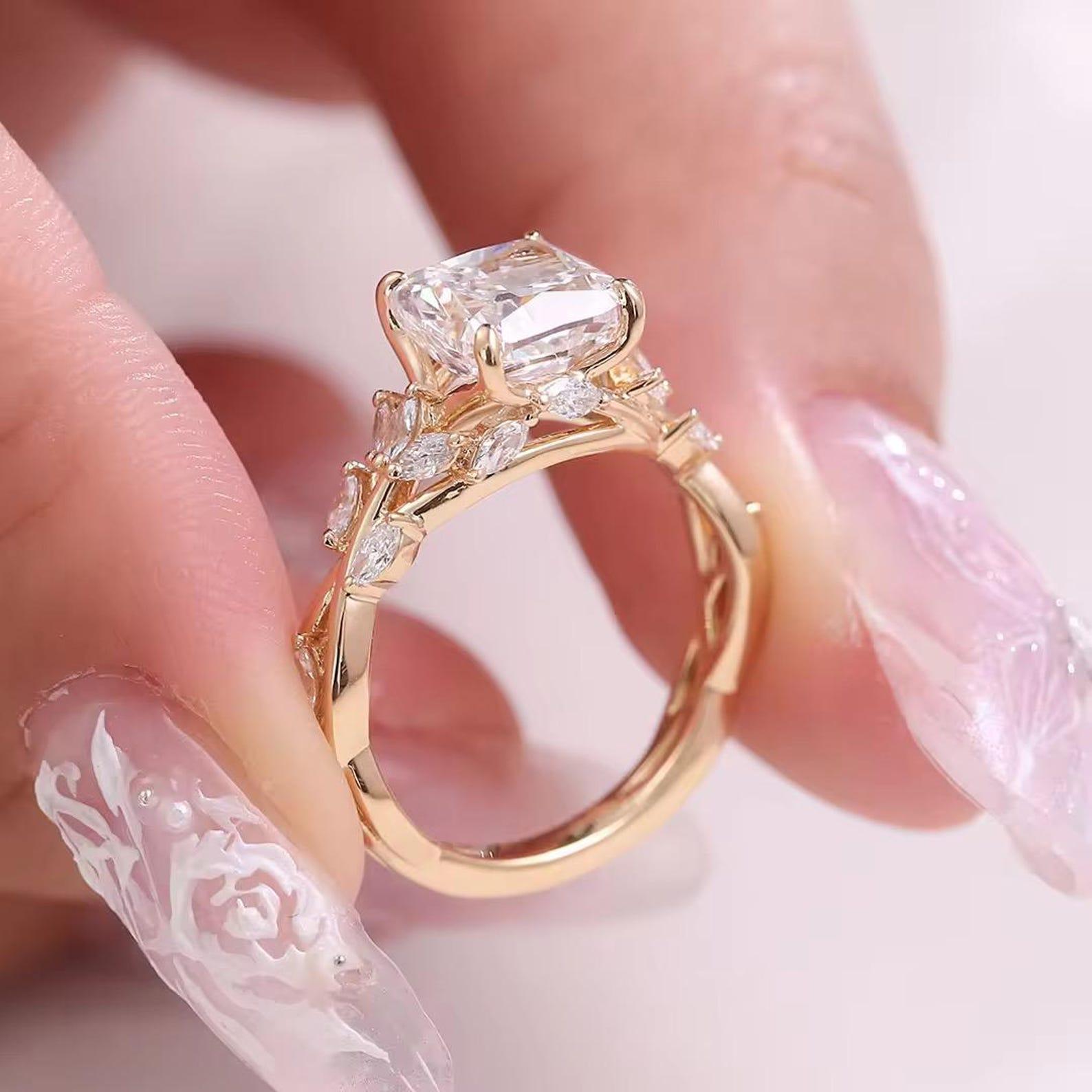 Kira Anillo de Corte Cojín y Marquesa de 2.60 CTW, Diamante de Laboratorio Certificado IGI, Anillo de Oro Amarillo de 14K Inspirado en Hojas, Opción de Moissanita Disponible