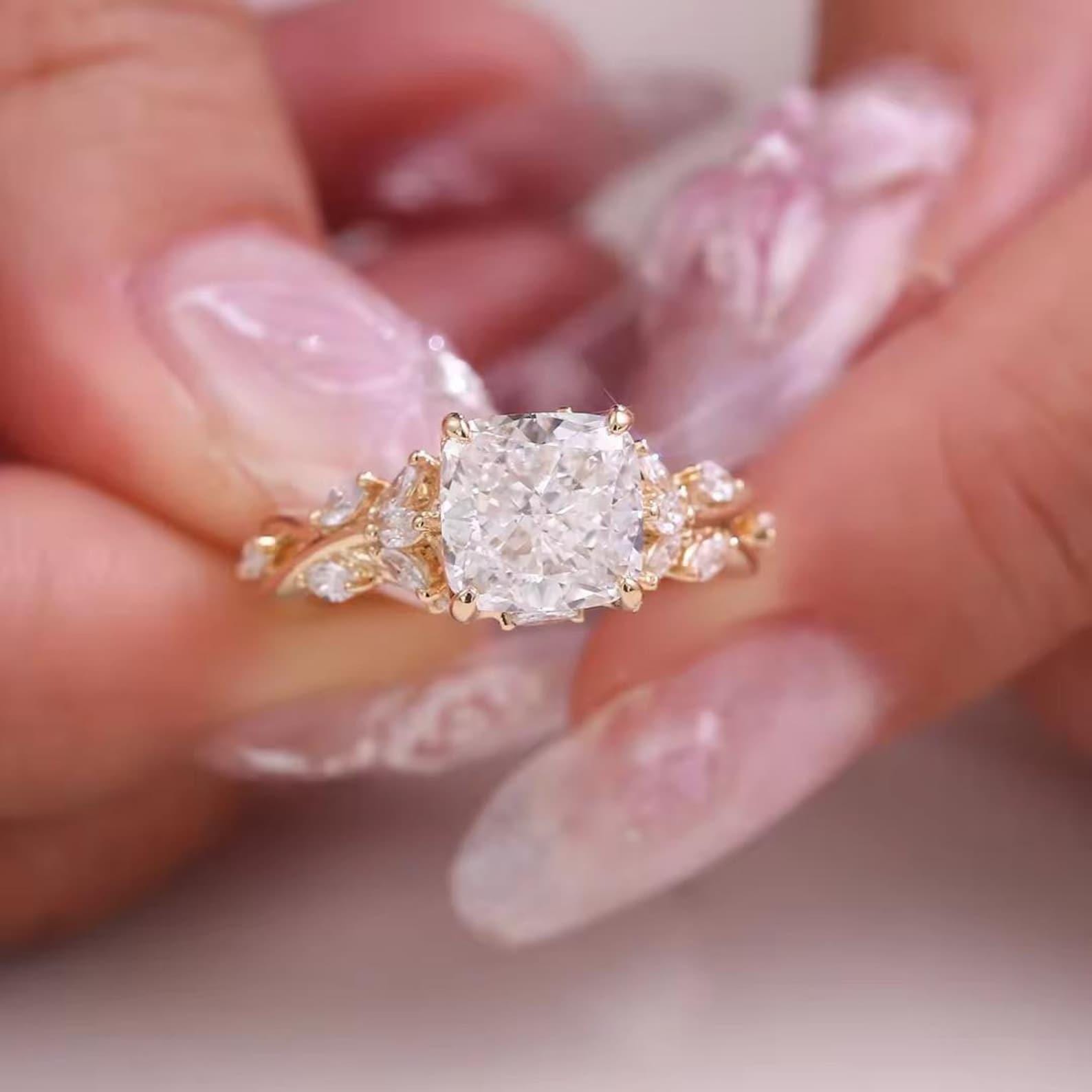 Kira Anillo de Corte Cojín y Marquesa de 2.60 CTW, Diamante de Laboratorio Certificado IGI, Anillo de Oro Amarillo de 14K Inspirado en Hojas, Opción de Moissanita Disponible