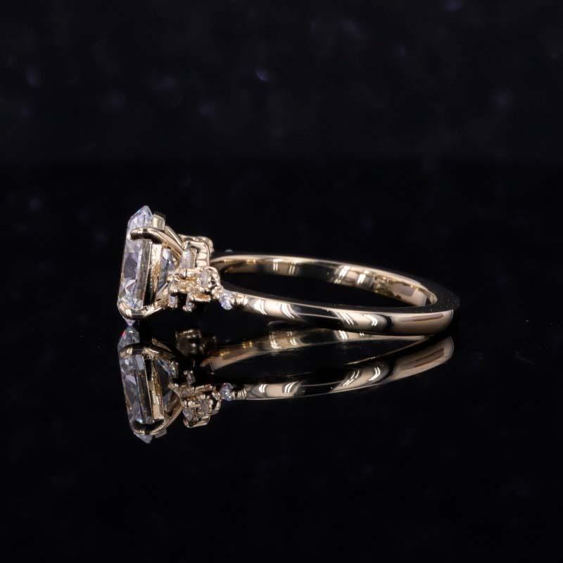 Hinata Anillo de Compromiso de Diamante Creado en Laboratorio 1. 75 ct Inspirado en la Naturaleza: Diseño de Rama y Hoja en Oro