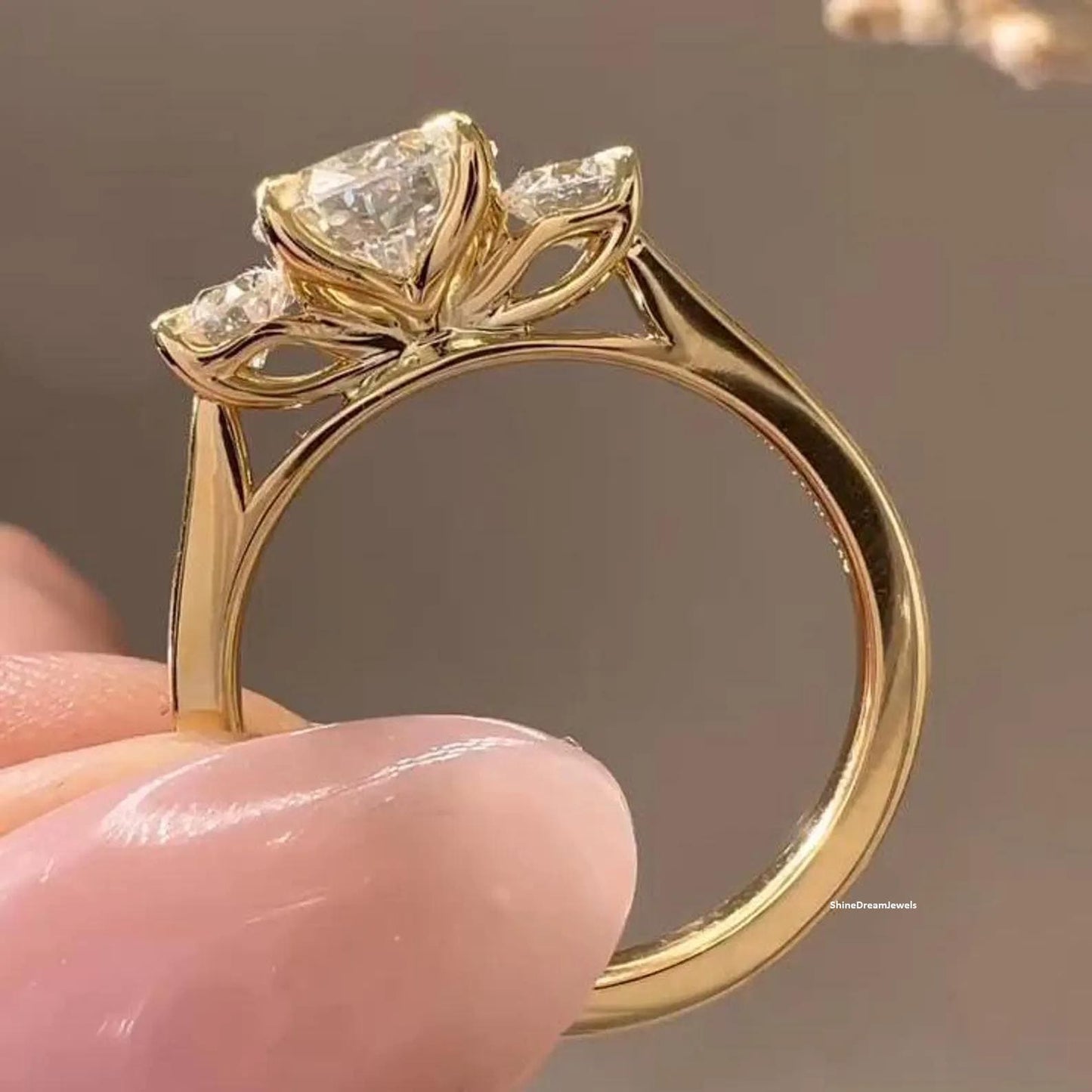 1.50 ct Anillo de Compromiso Catedral Tulipán Tres Piedras Corte Redondo