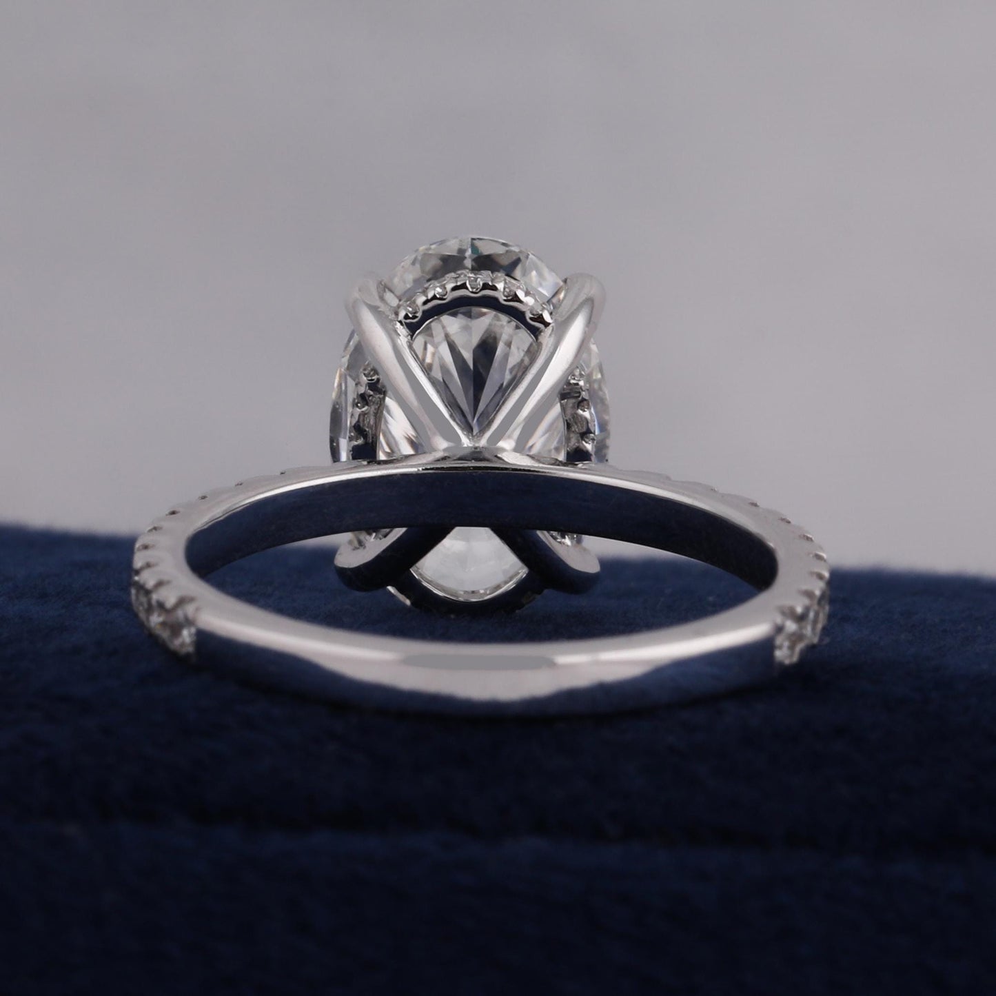 5 ct Anillo de Compromiso con Diamante Ovalado Lab-Grown Halo Oculto y Banda Pavé