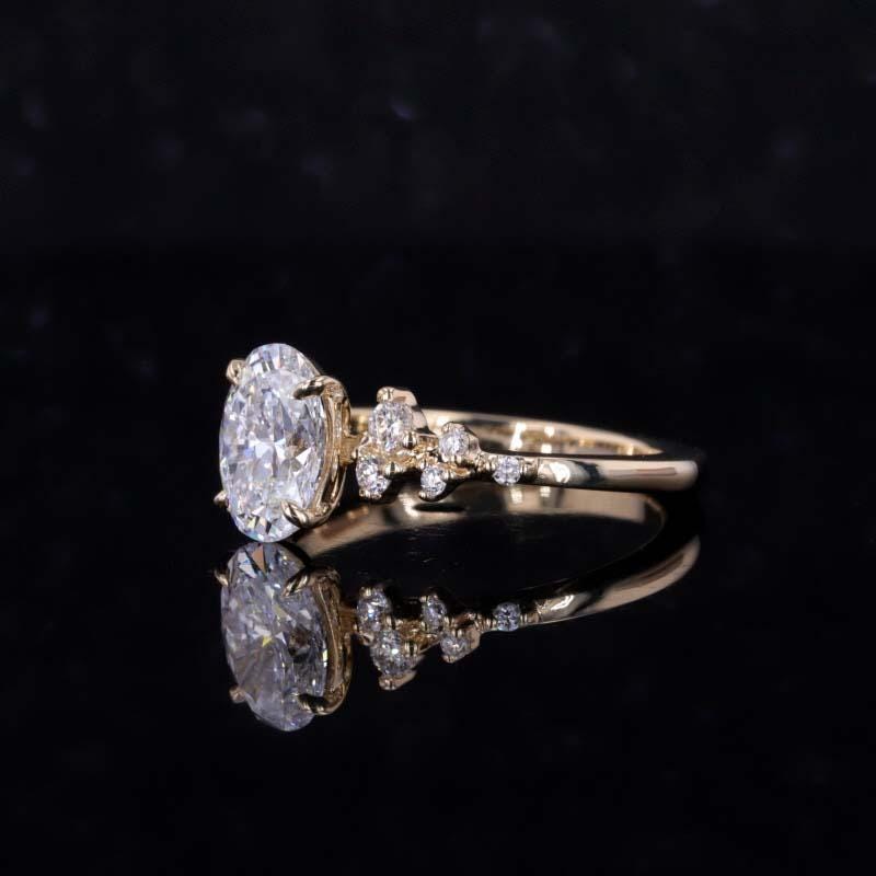 Hinata Anillo de Compromiso de Diamante Creado en Laboratorio 1. 75 ct Inspirado en la Naturaleza: Diseño de Rama y Hoja en Oro