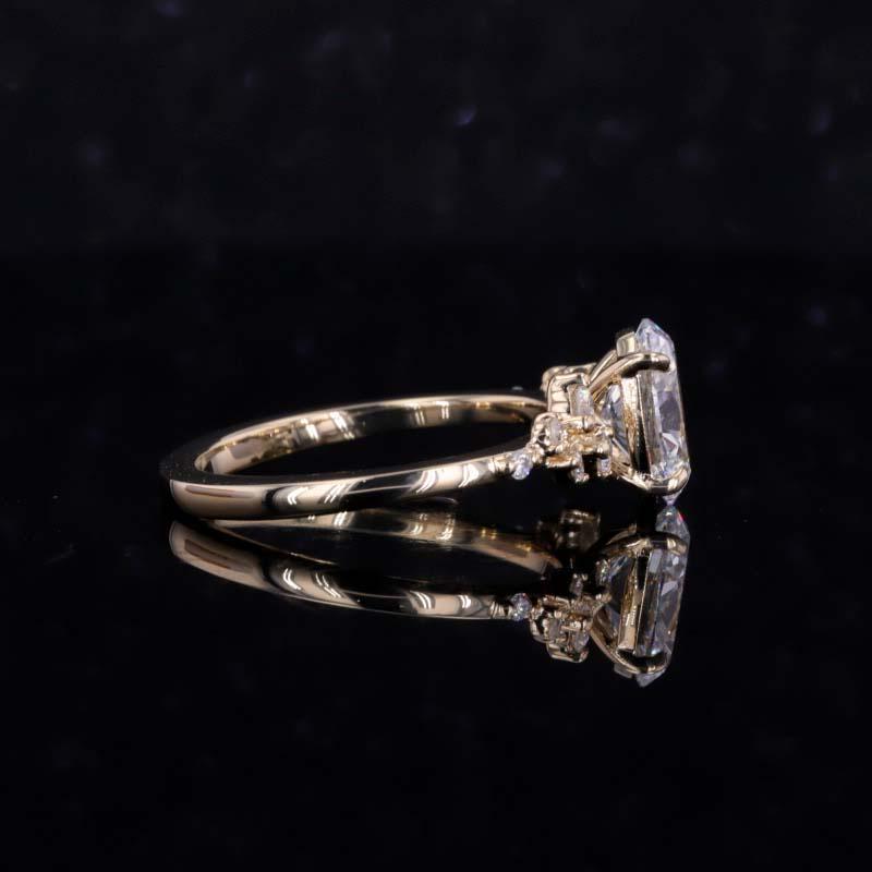 Hinata Anillo de Compromiso de Diamante Creado en Laboratorio 1. 75 ct Inspirado en la Naturaleza: Diseño de Rama y Hoja en Oro