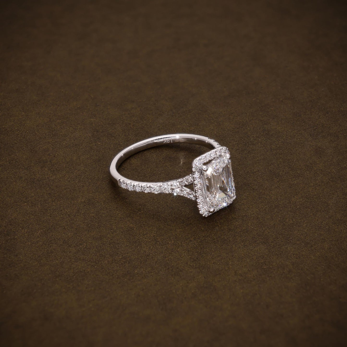 1.90 ct Anillo de Compromiso Halo Corte Esmeralda