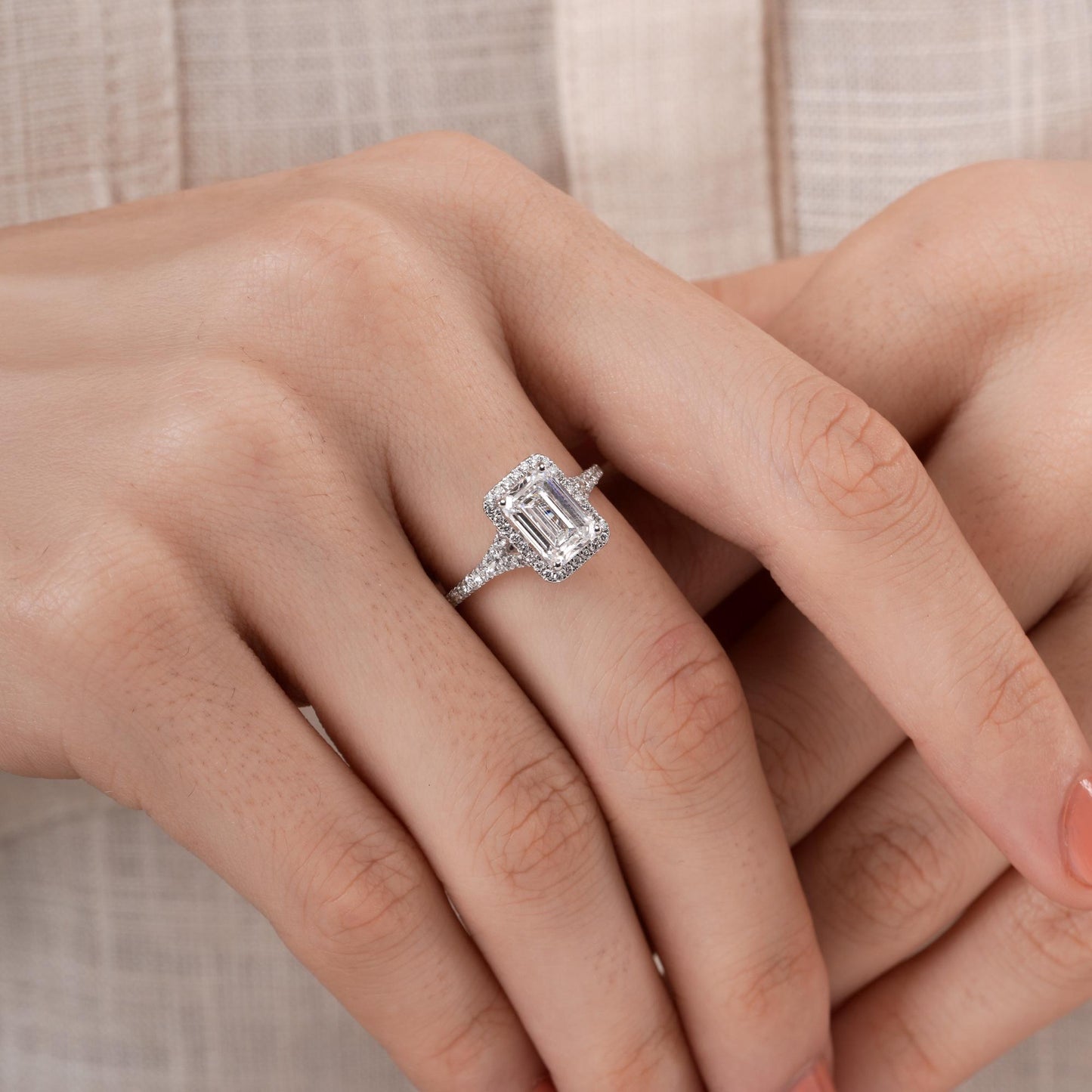 1.90 ct Anillo de Compromiso Halo Corte Esmeralda