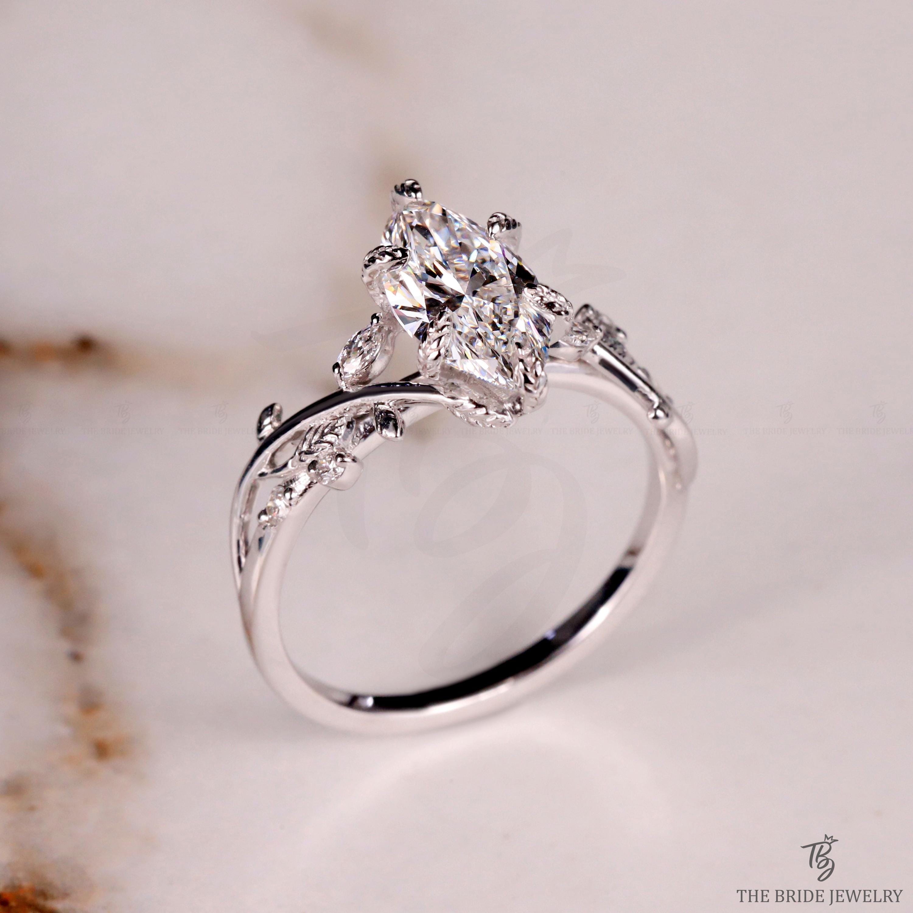 Astrid Anillo de Compromiso Floral Vintage de Diamante  Marquise 1.25 ct con Hojas y Pétalos en oro de 14 Kilates