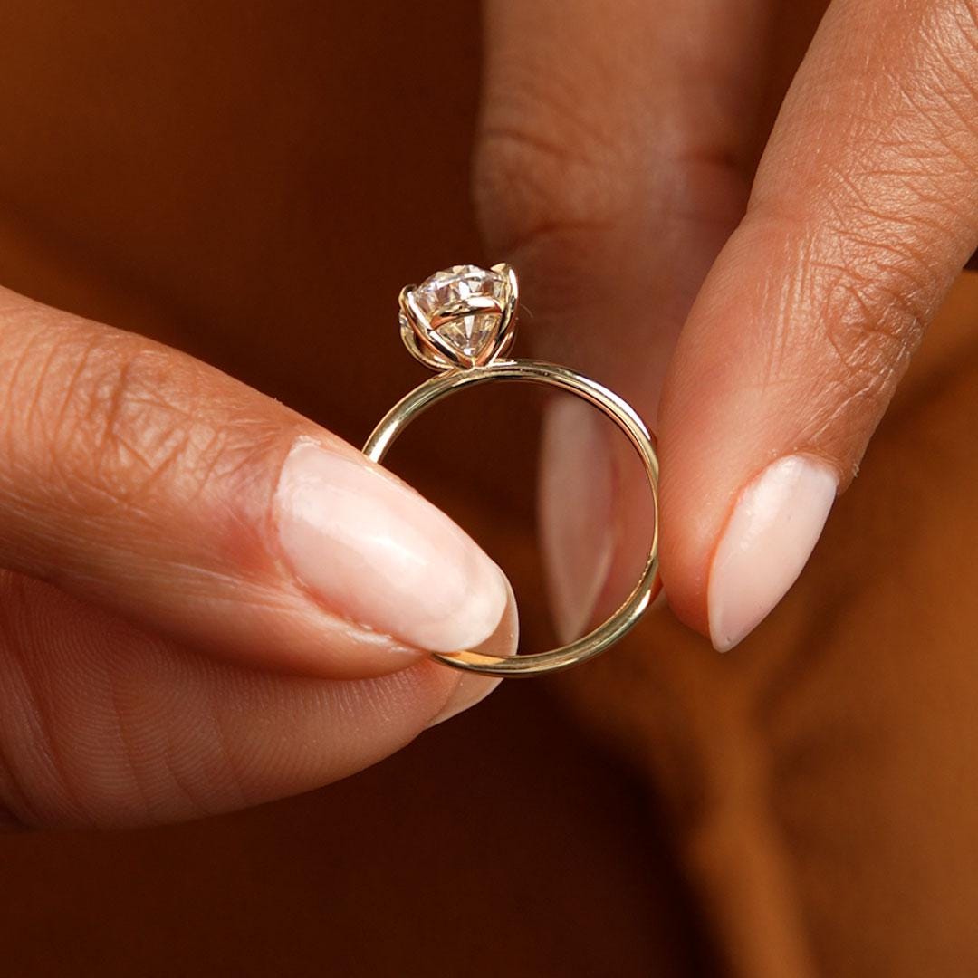 2 ct · Anillo de Compromiso Solitario con Diamante Ovalado Lab-Grown