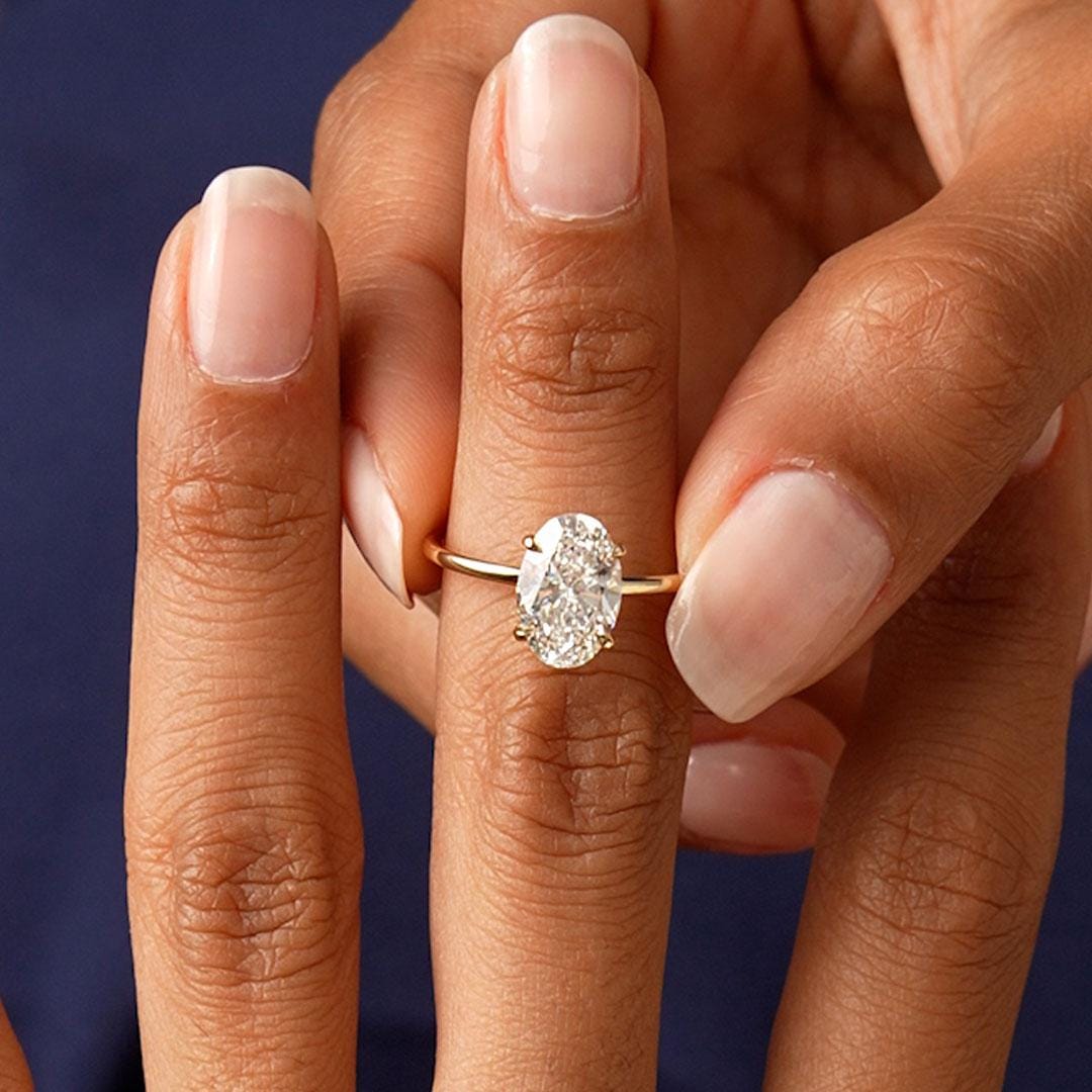 2 ct · Anillo de Compromiso Solitario con Diamante Ovalado Lab-Grown