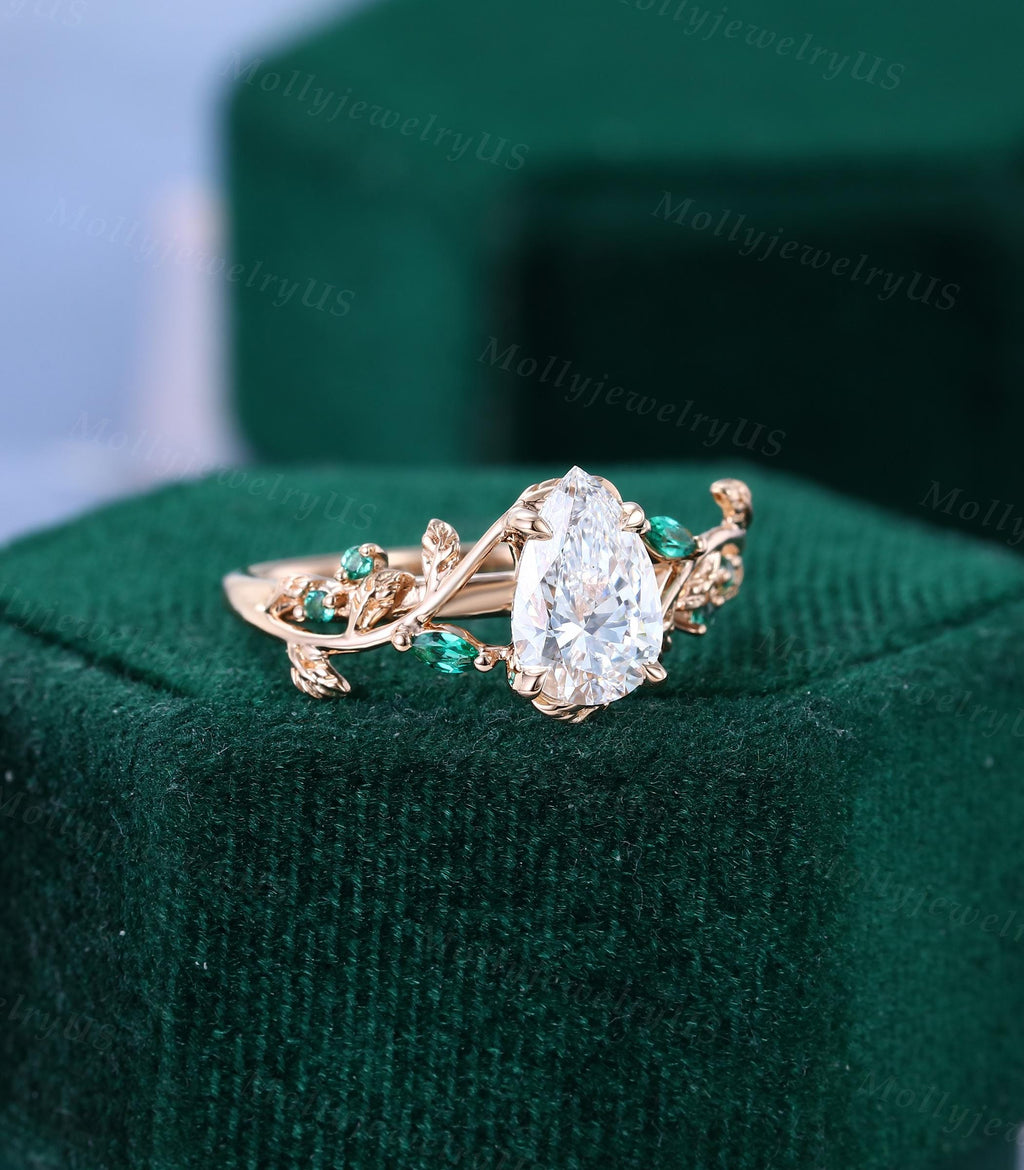 Sophie 1 ct Anillo de Compromiso Inspirado en la Naturaleza con Diamante verde de Laboratorio Corte Pera en Oro de 14K