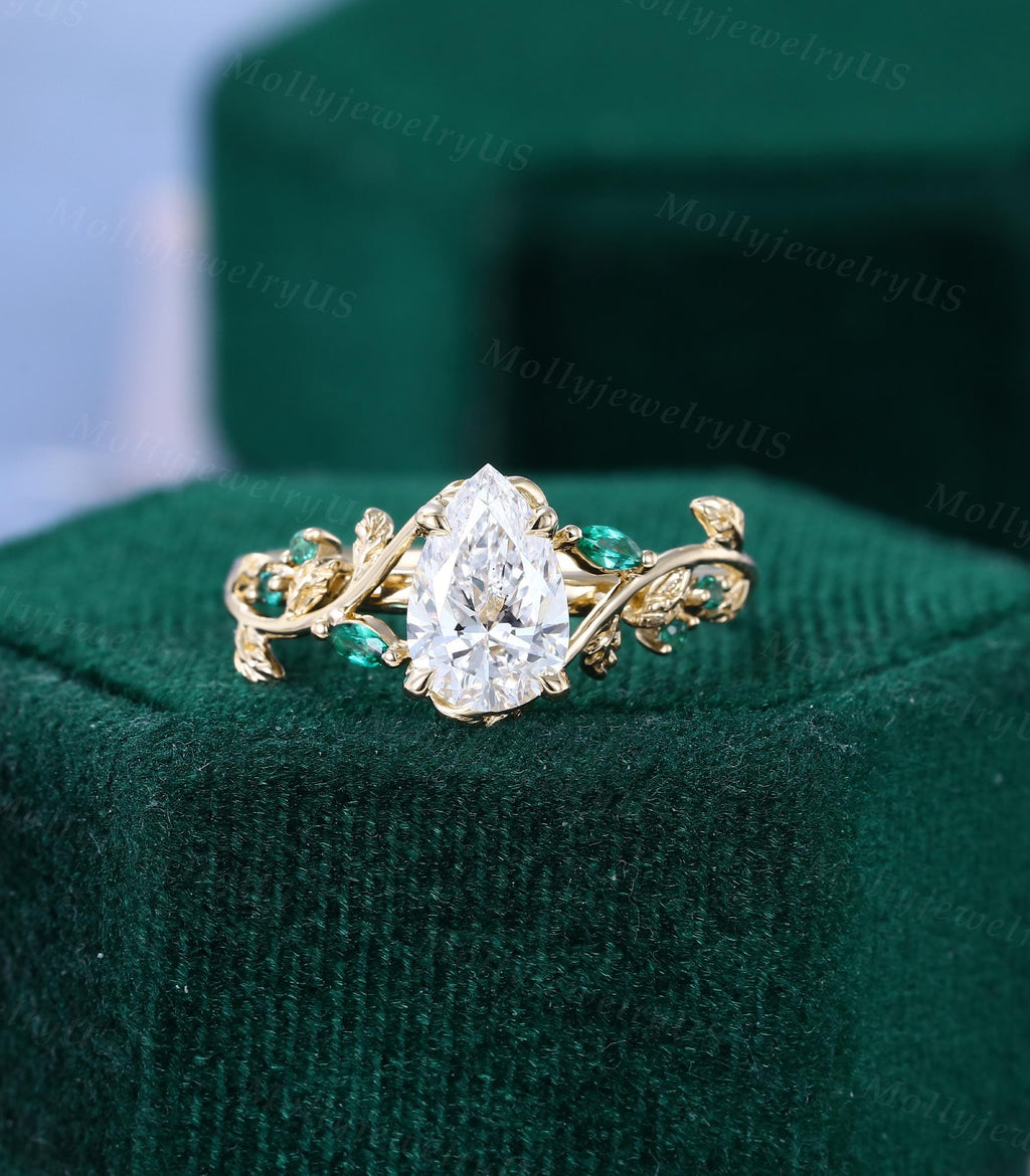 Sophie 1 ct Anillo de Compromiso Inspirado en la Naturaleza con Diamante verde de Laboratorio Corte Pera en Oro de 14K