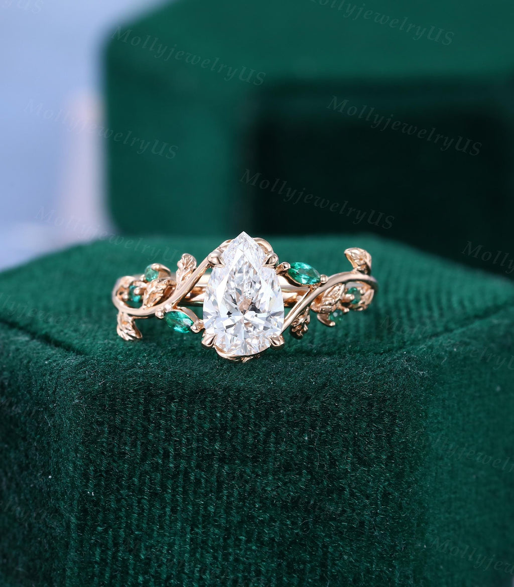 Sophie 1 ct Anillo de Compromiso Inspirado en la Naturaleza con Diamante verde de Laboratorio Corte Pera en Oro de 14K
