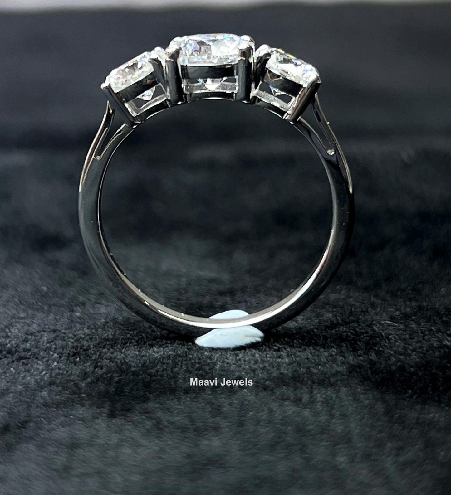 2 ct total Anillo de Compromiso Tres Piedras Corte Brillante Redondo
