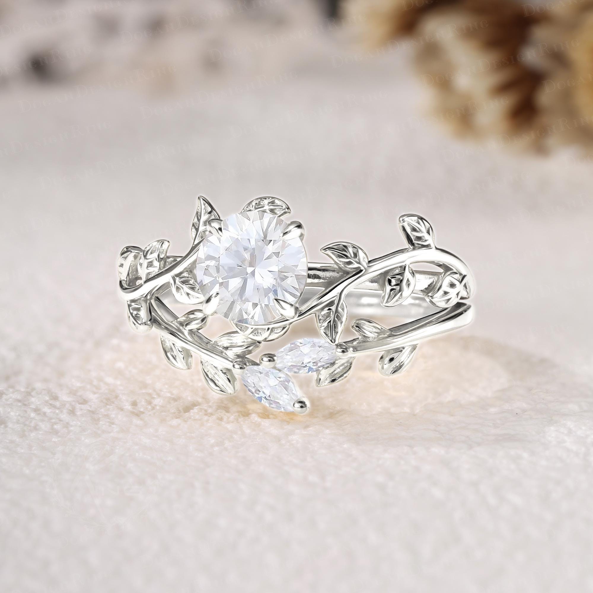 Kaia Set  Inspirado en la Naturaleza Anillo de Compromiso 1 Quilate + Argolla Vintage con Diamante de Laboratorio en Oro de 14K