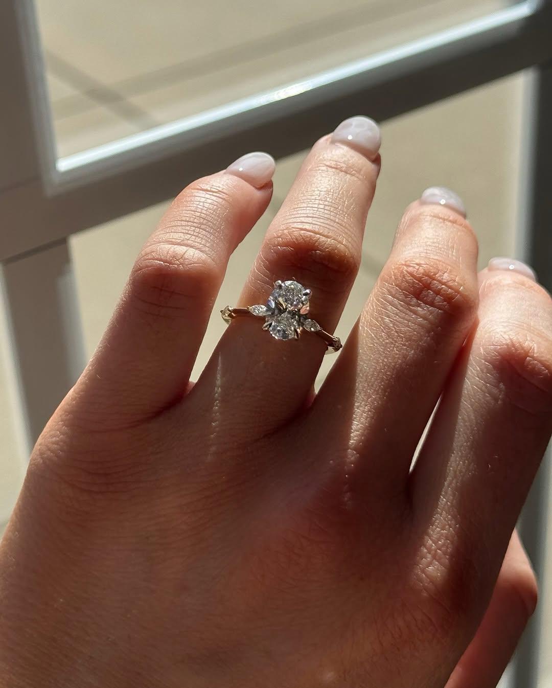 Freya Anillo de Compromiso de Diamante Creado en Laboratorio en Forma Ovalada 3 ct