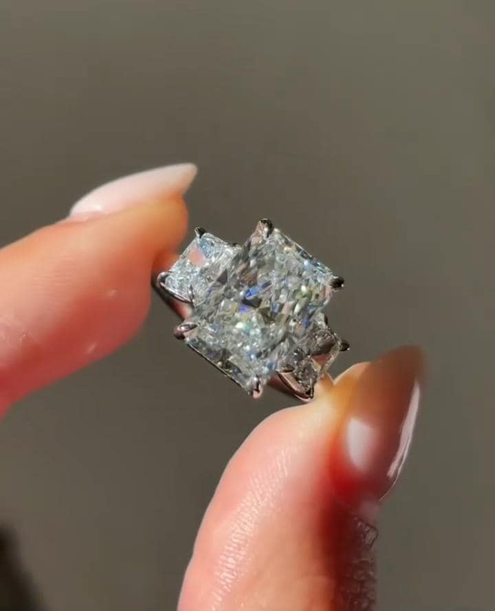 2 ct  Anillo de Compromiso Tres Piedras Corte Radiante