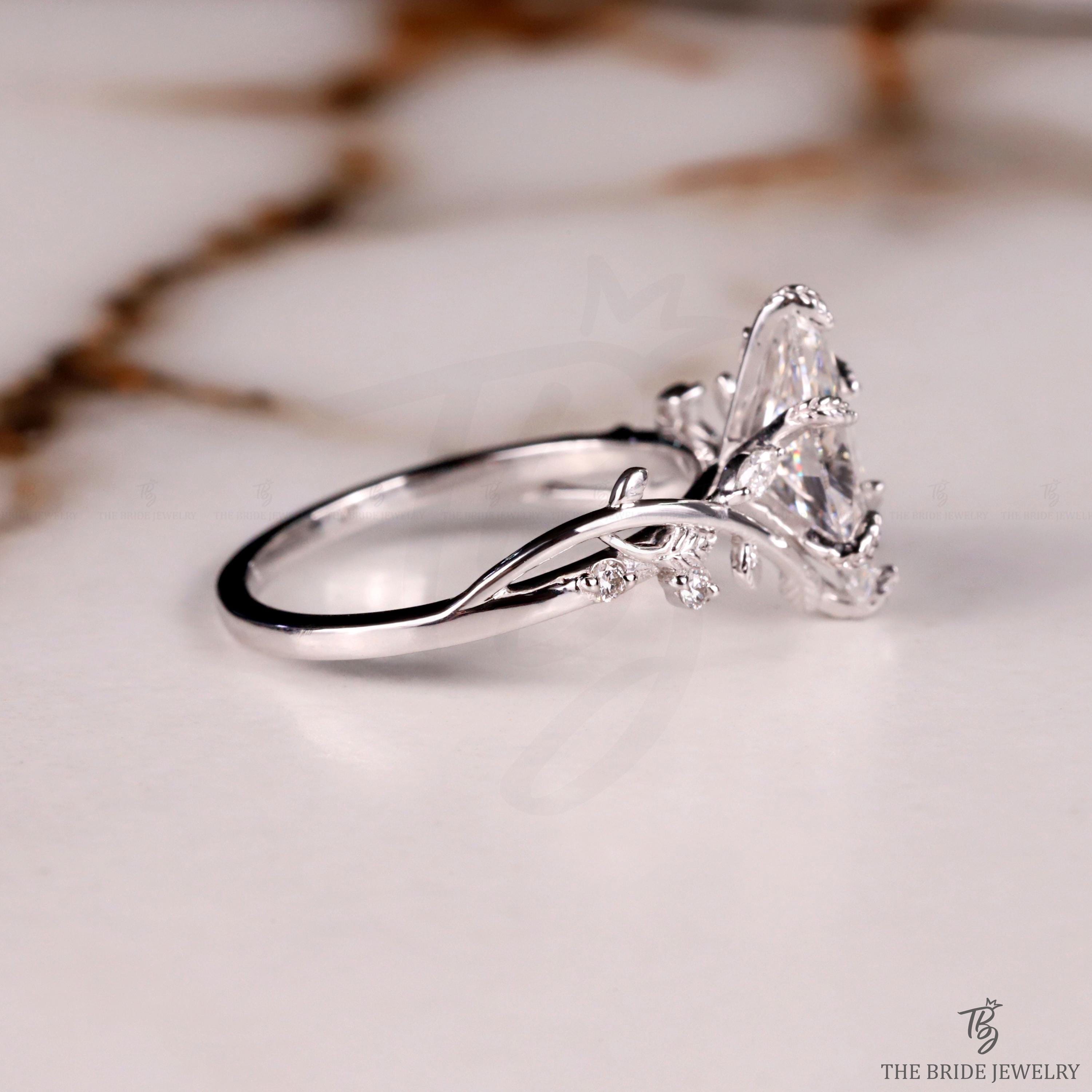 Astrid Anillo de Compromiso Floral Vintage de Diamante  Marquise 1.25 ct con Hojas y Pétalos en oro de 14 Kilates